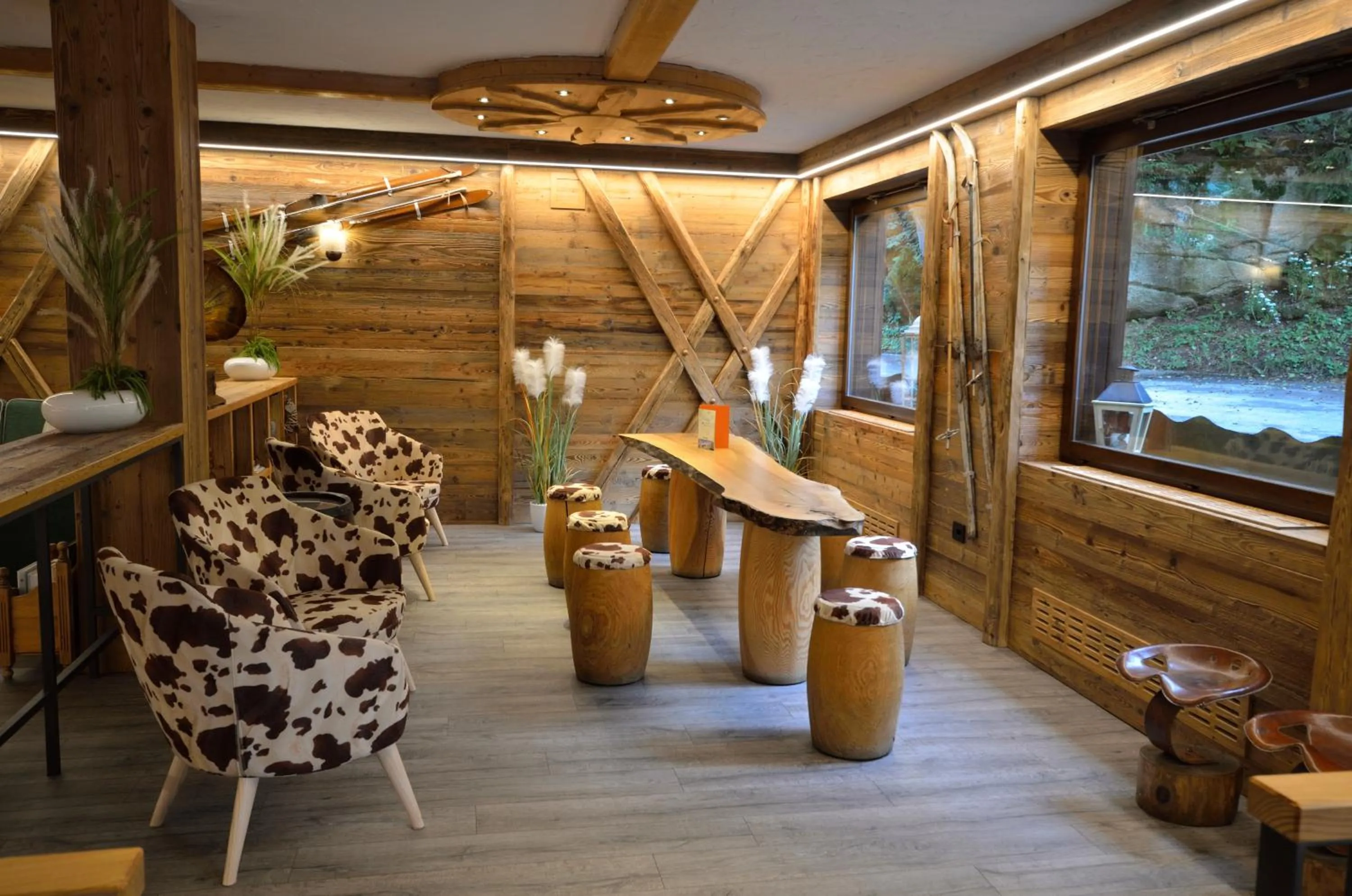 Lounge or bar in Hotel Cime D'Oro