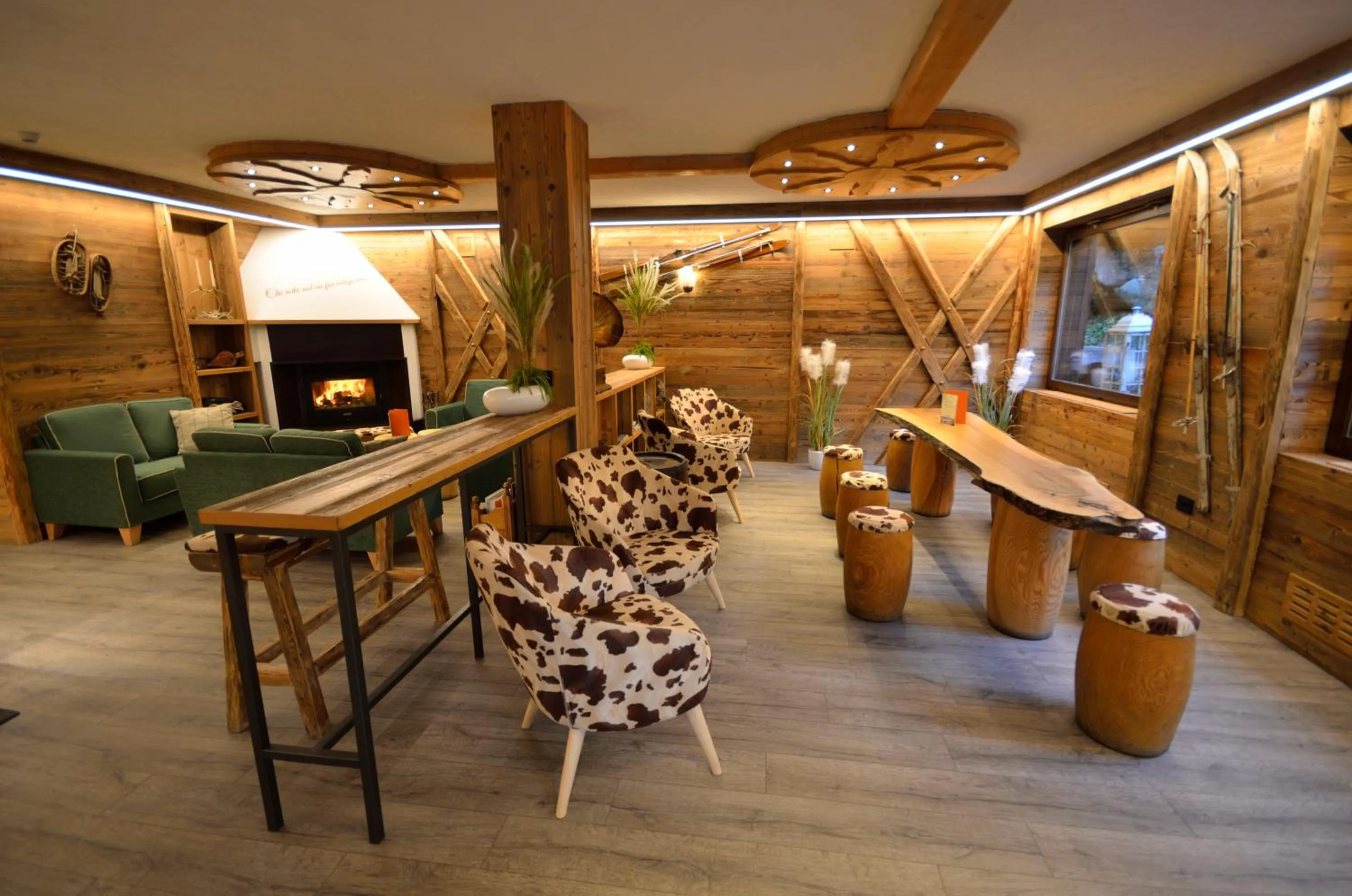 Lounge or bar in Hotel Cime D'Oro