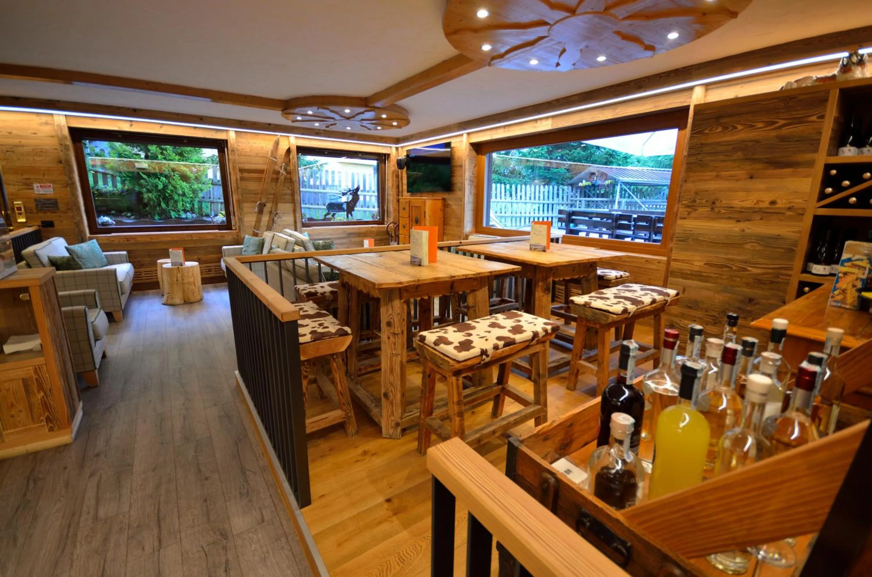 Lounge or bar in Hotel Cime D'Oro