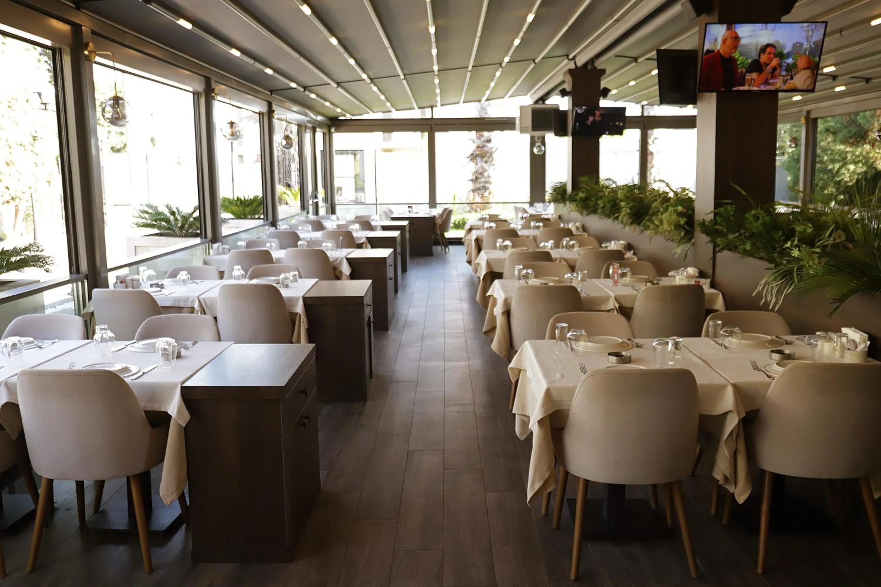 Restaurant/places to eat in Istanbul Park Hotel