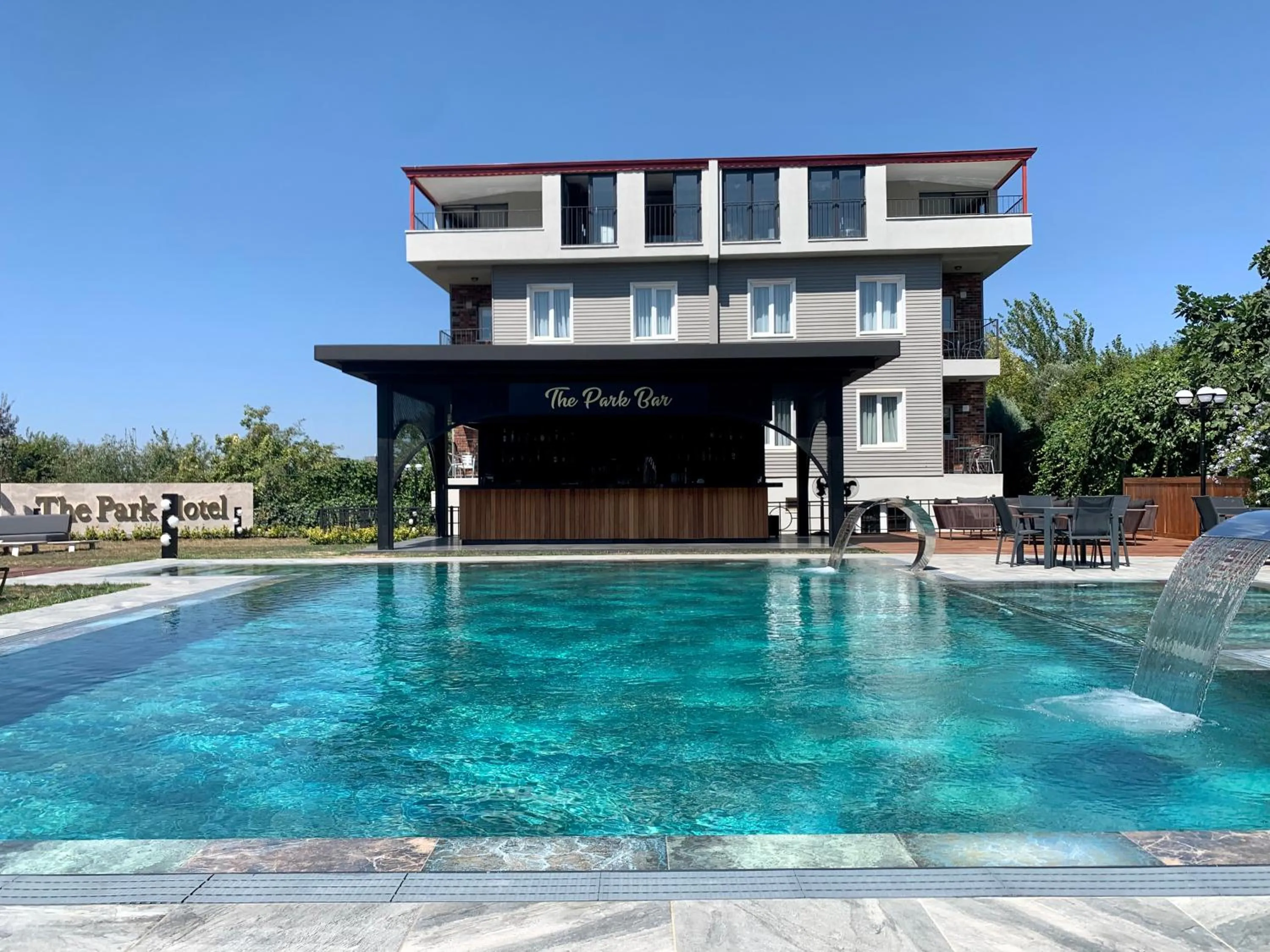Swimming pool in Istanbul Park Hotel