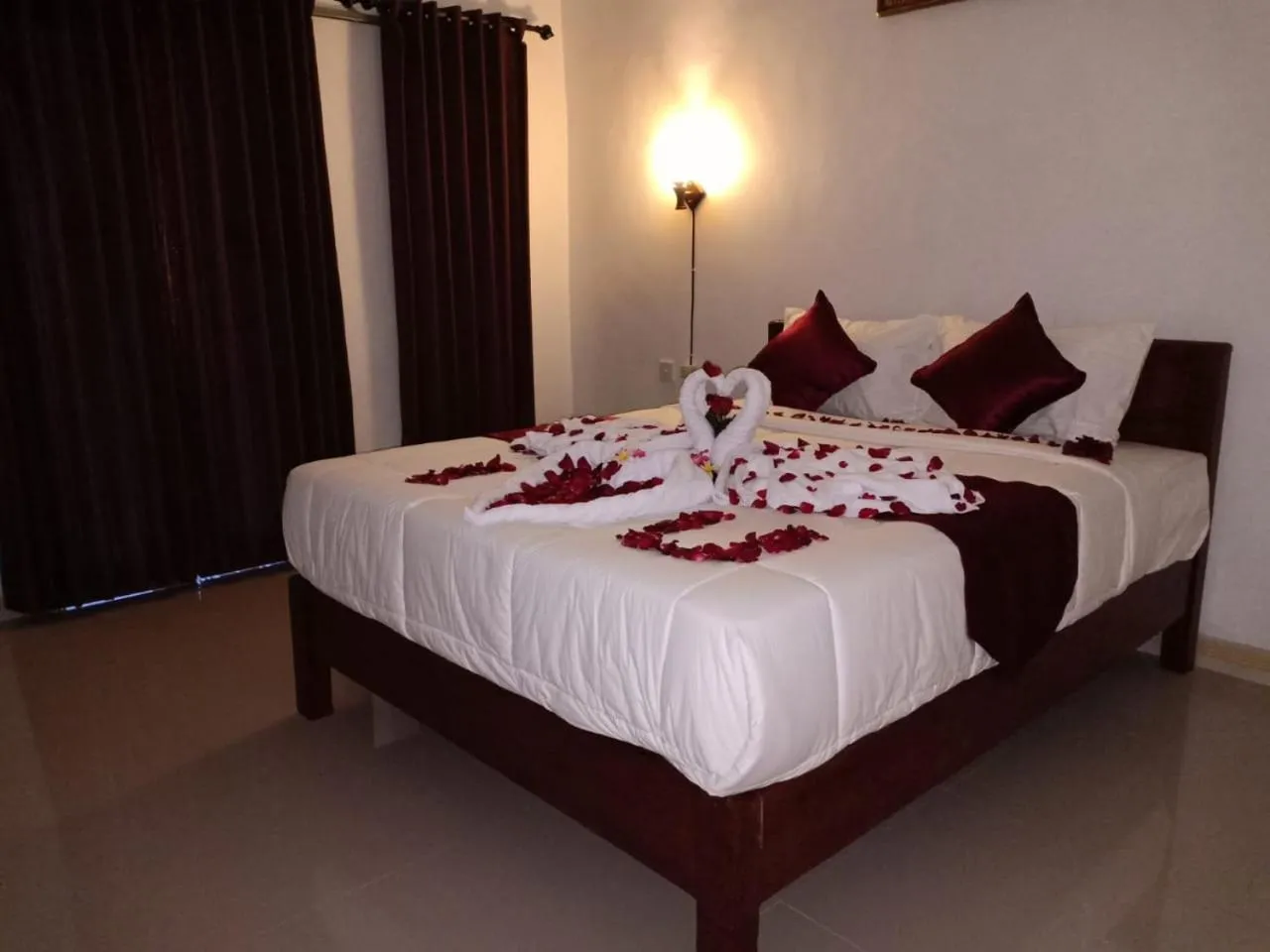 Bed in Santhi Guna Bungalow