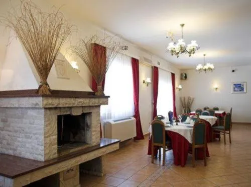 Restaurant/places to eat in Hotel Aurora