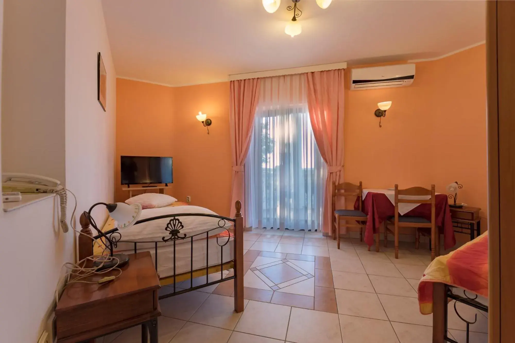 Two-Bedroom Suite with Balcony in Hotel Aurora Two-Bedroom Suite with Balcony in Hotel Aurora