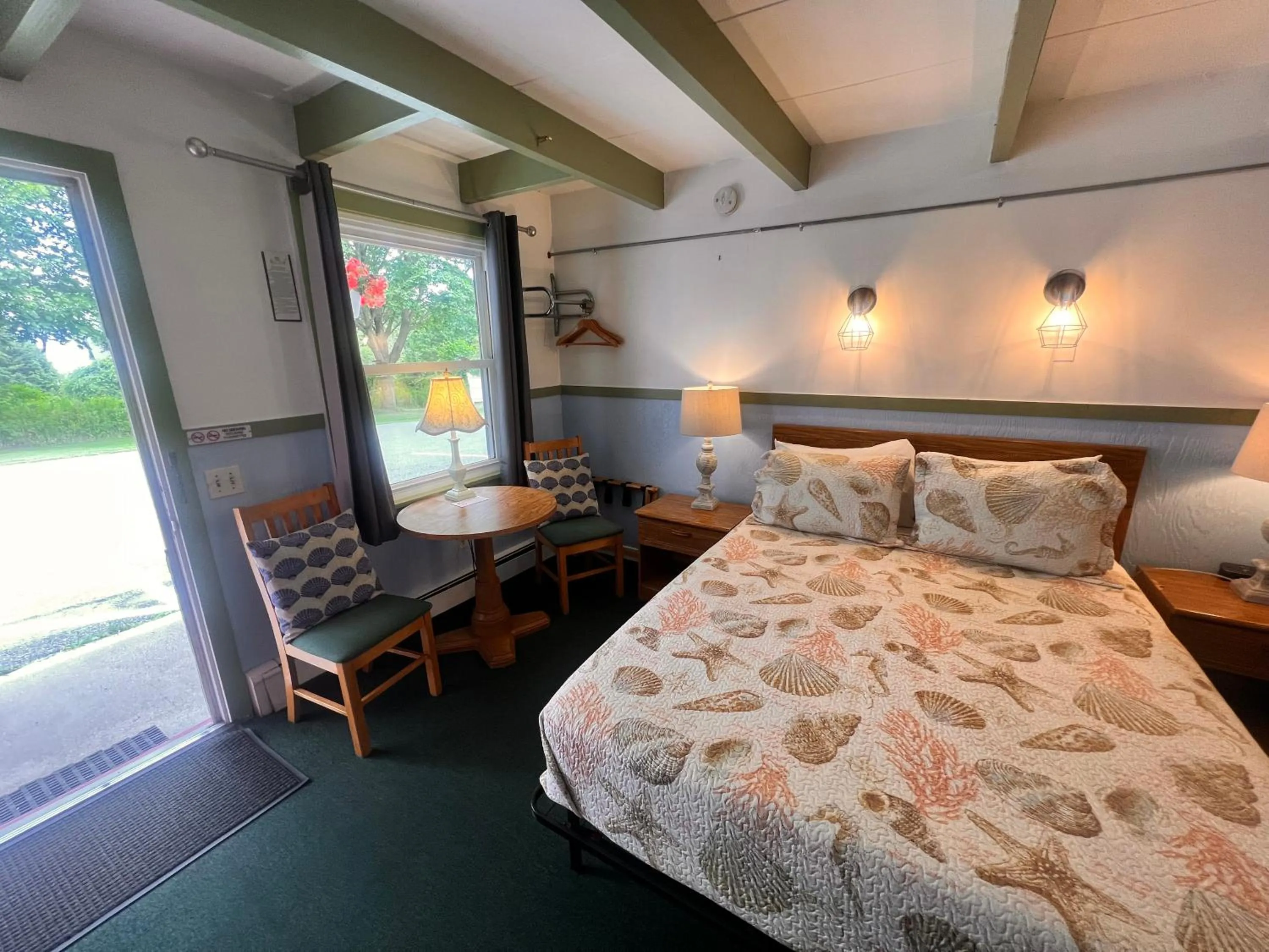 Bedroom, Bed in Claddagh Motel & Suites