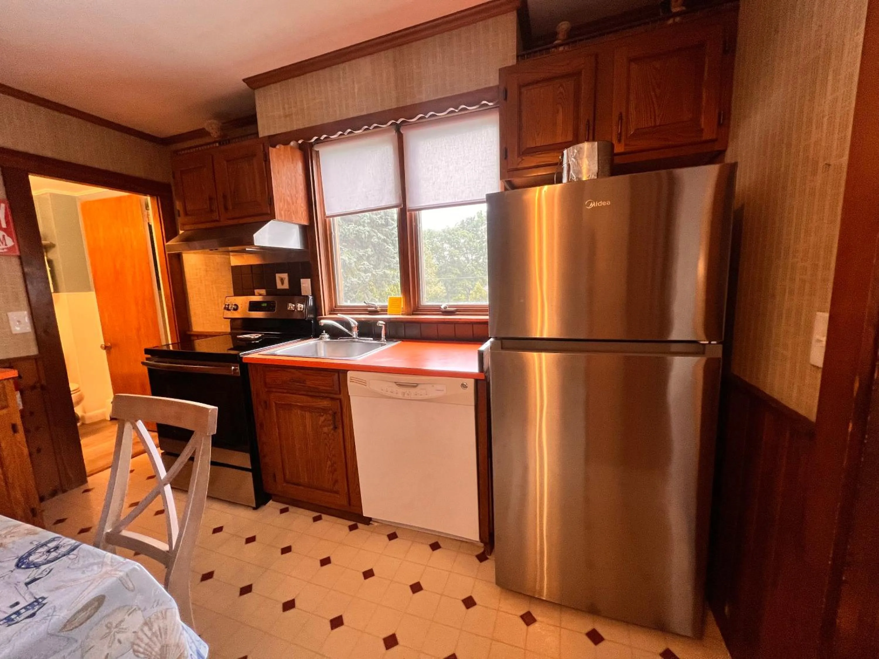 kitchen in Claddagh Motel & Suites