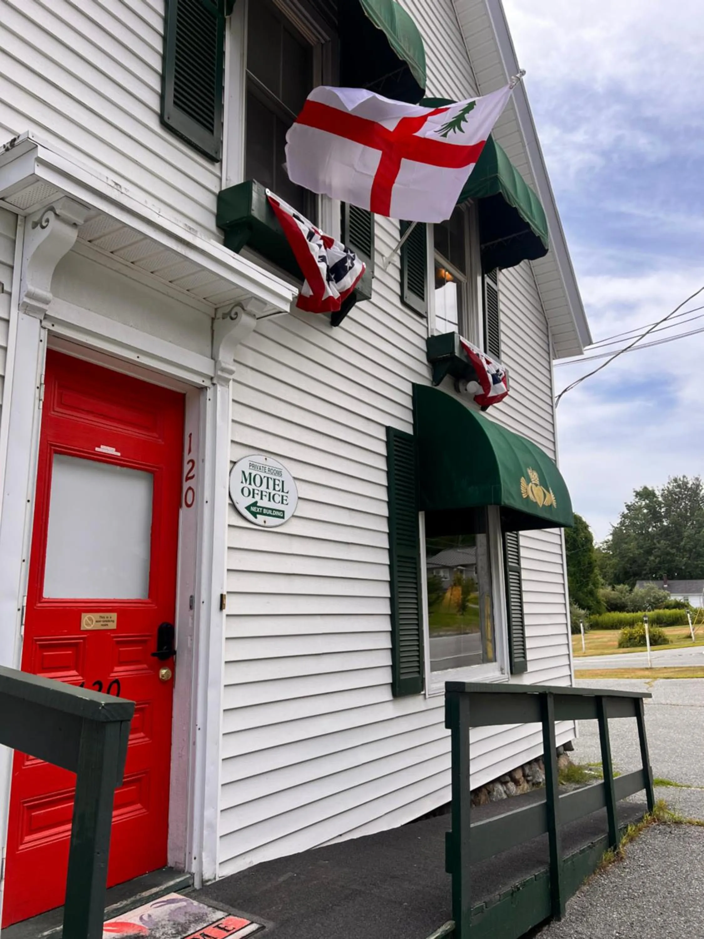 Street view in Claddagh Motel & Suites