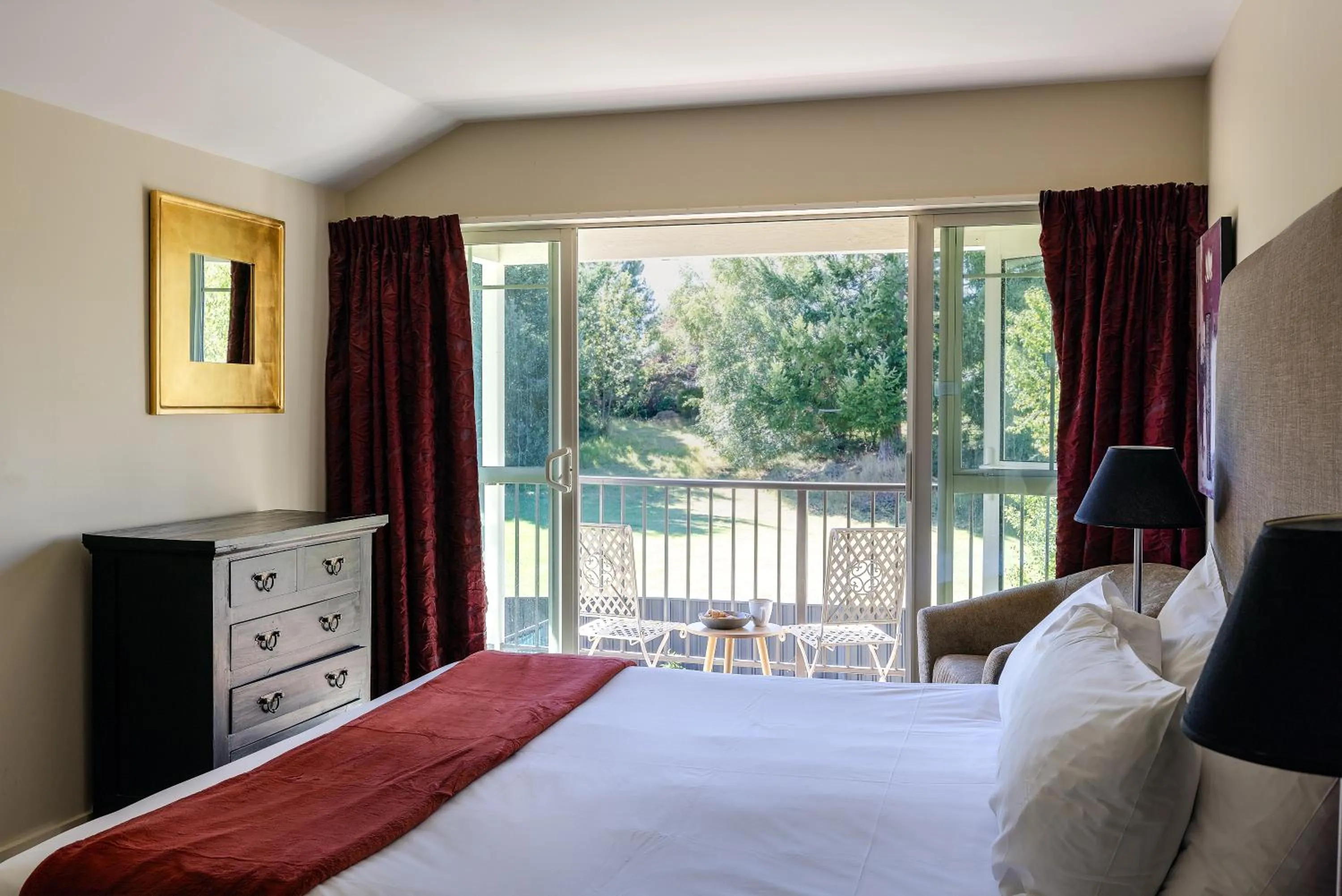 Bedroom, Bed in Mantra Lake Tekapo
