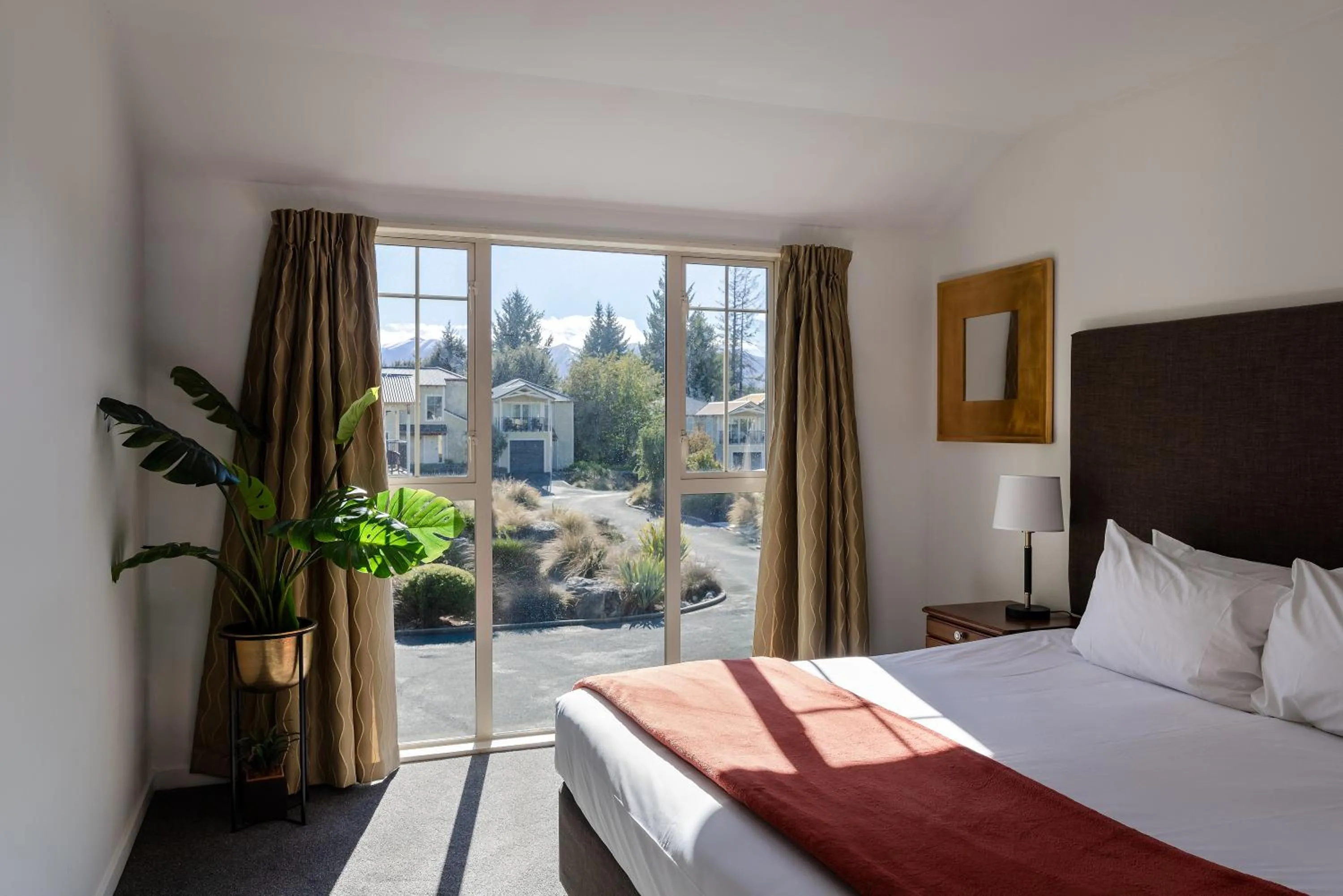 Bedroom, Bed in Mantra Lake Tekapo