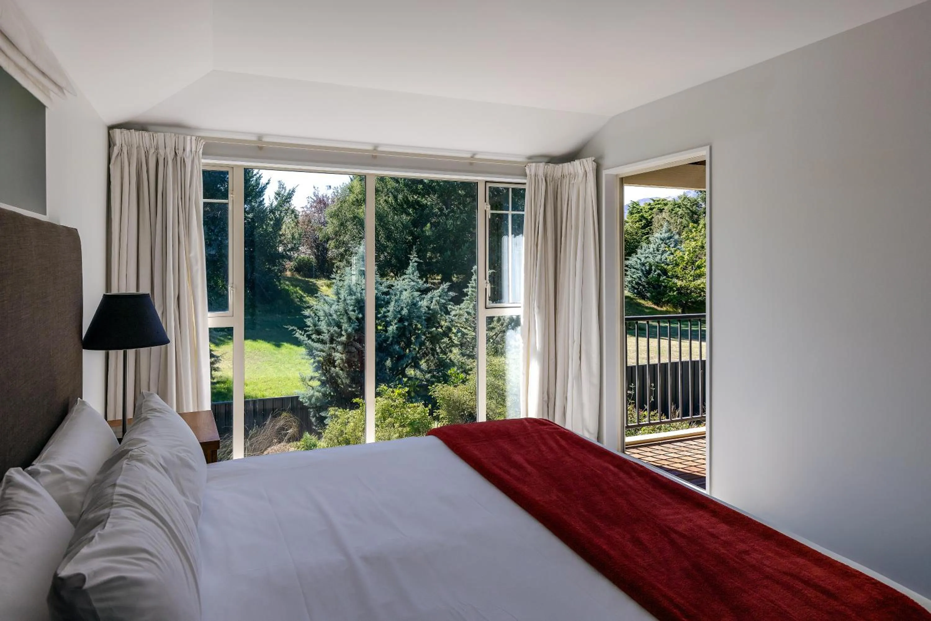 Bedroom, Bed in Mantra Lake Tekapo