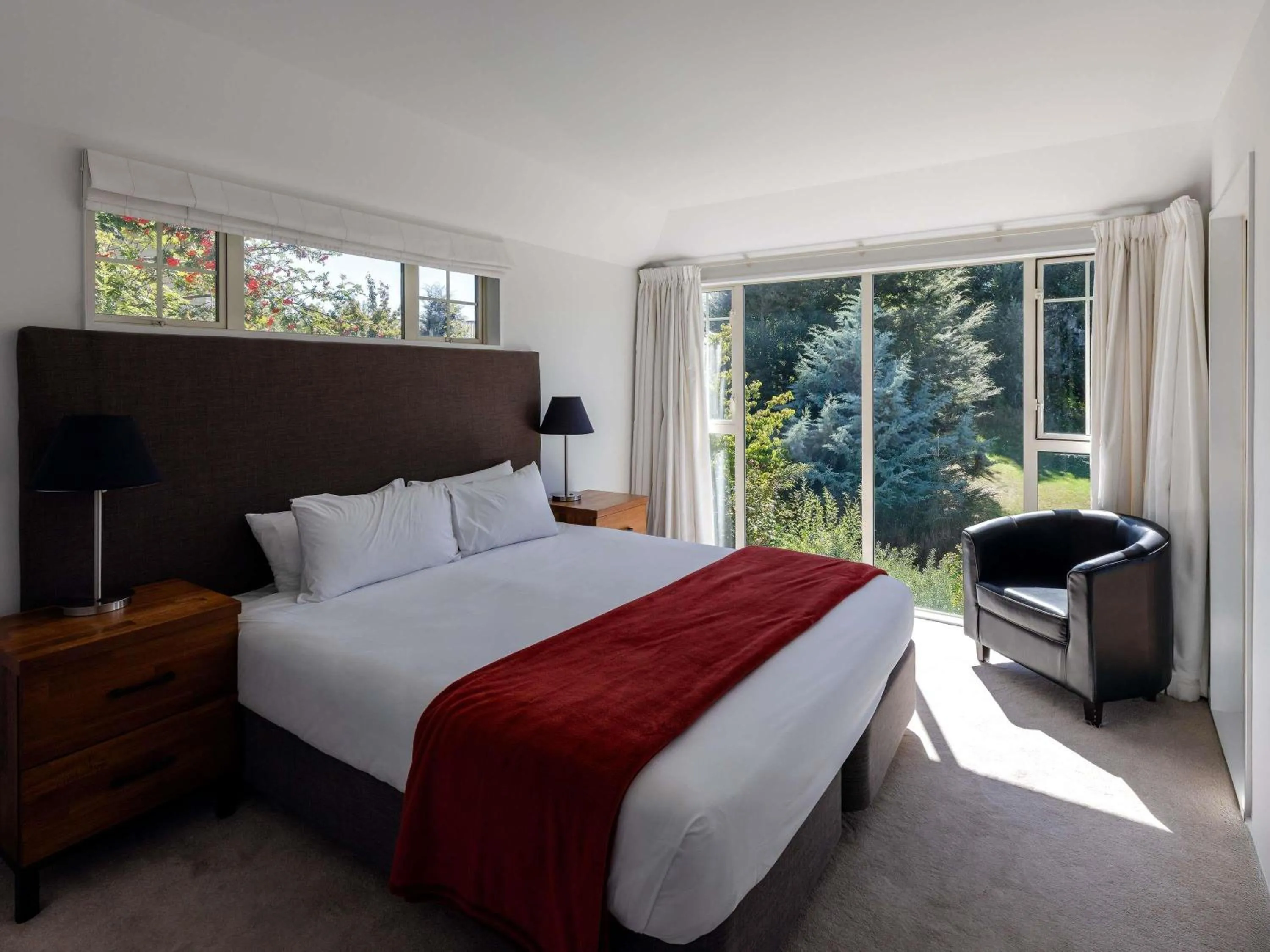 Bedroom, Bed in Mantra Lake Tekapo