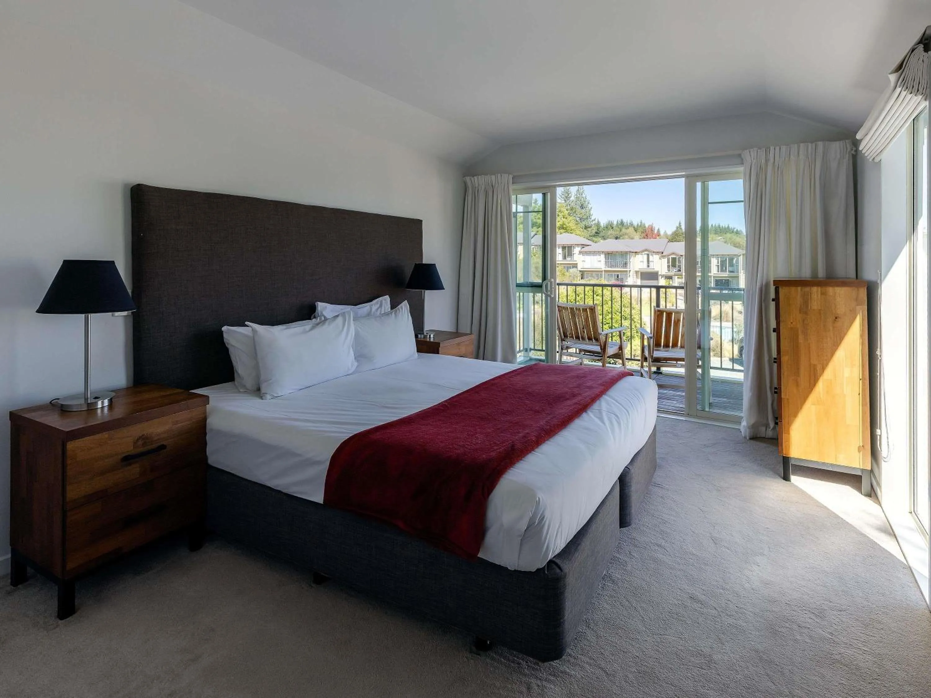 Bedroom, Bed in Mantra Lake Tekapo