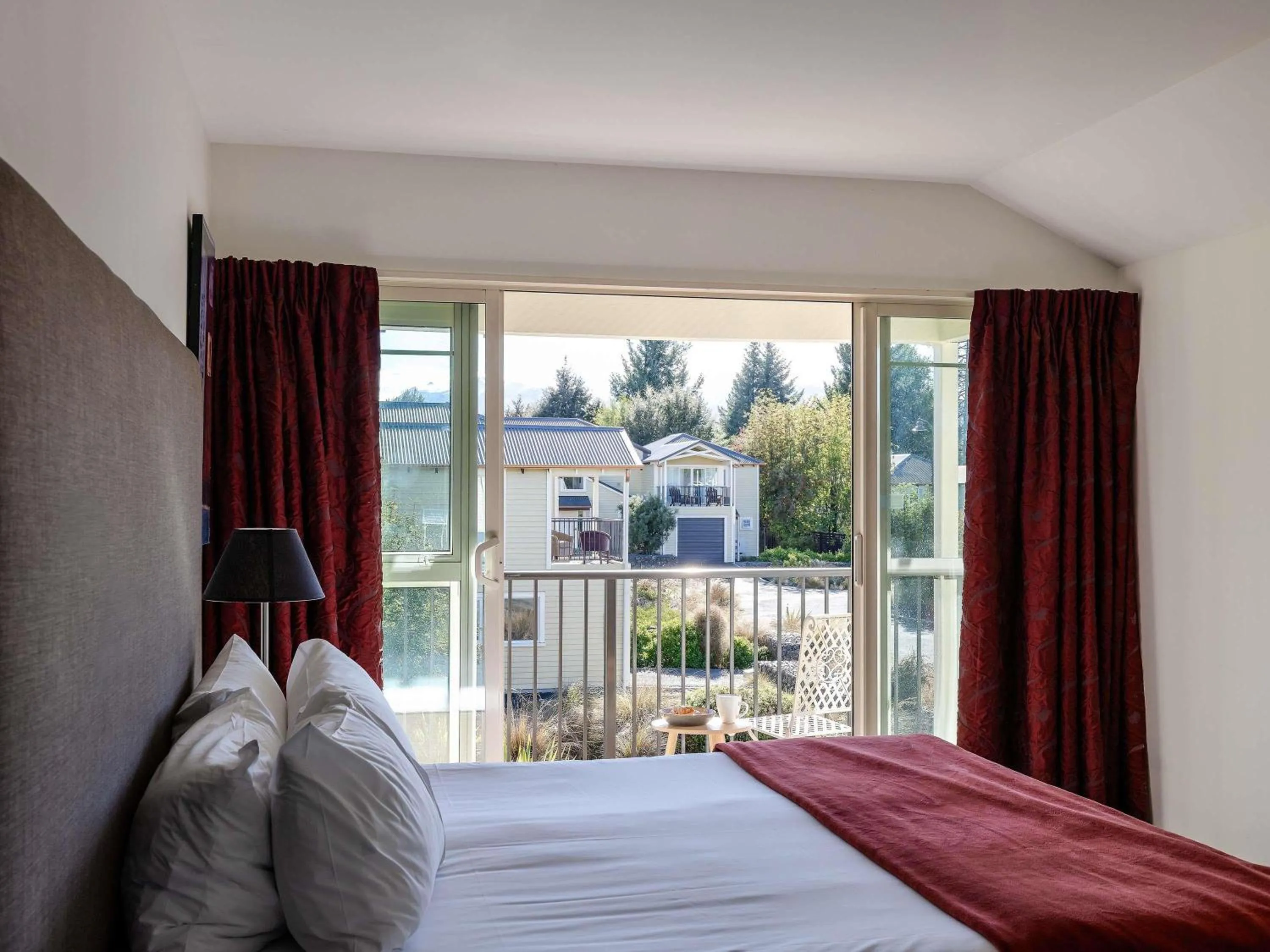 Bedroom, Bed in Mantra Lake Tekapo