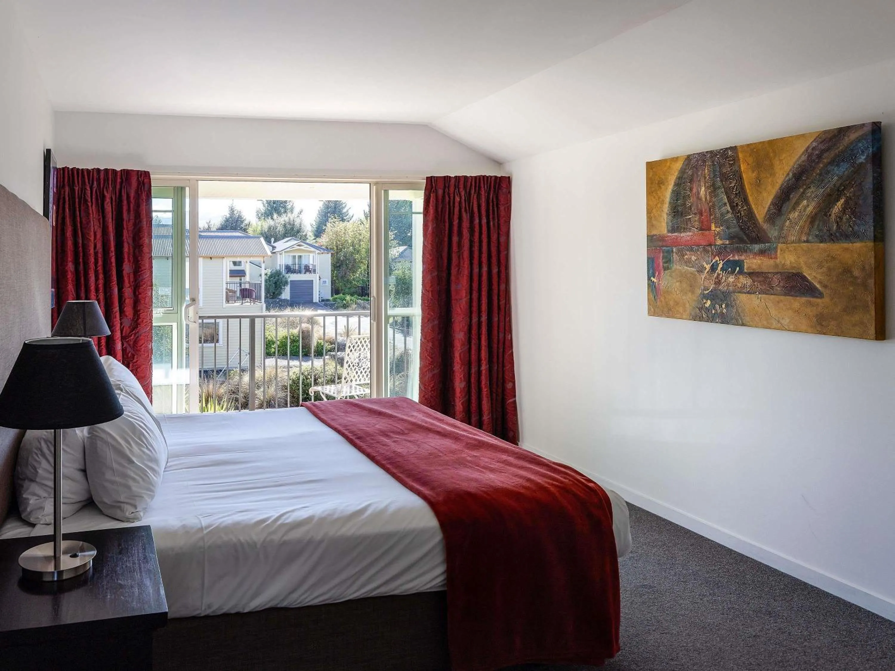 Bedroom, Bed in Mantra Lake Tekapo