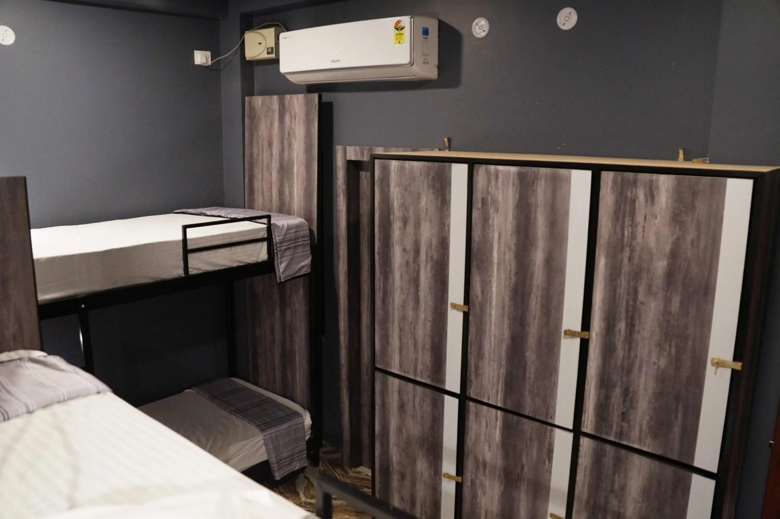 bunk bed, Bed in Backpackers Park Varanasi