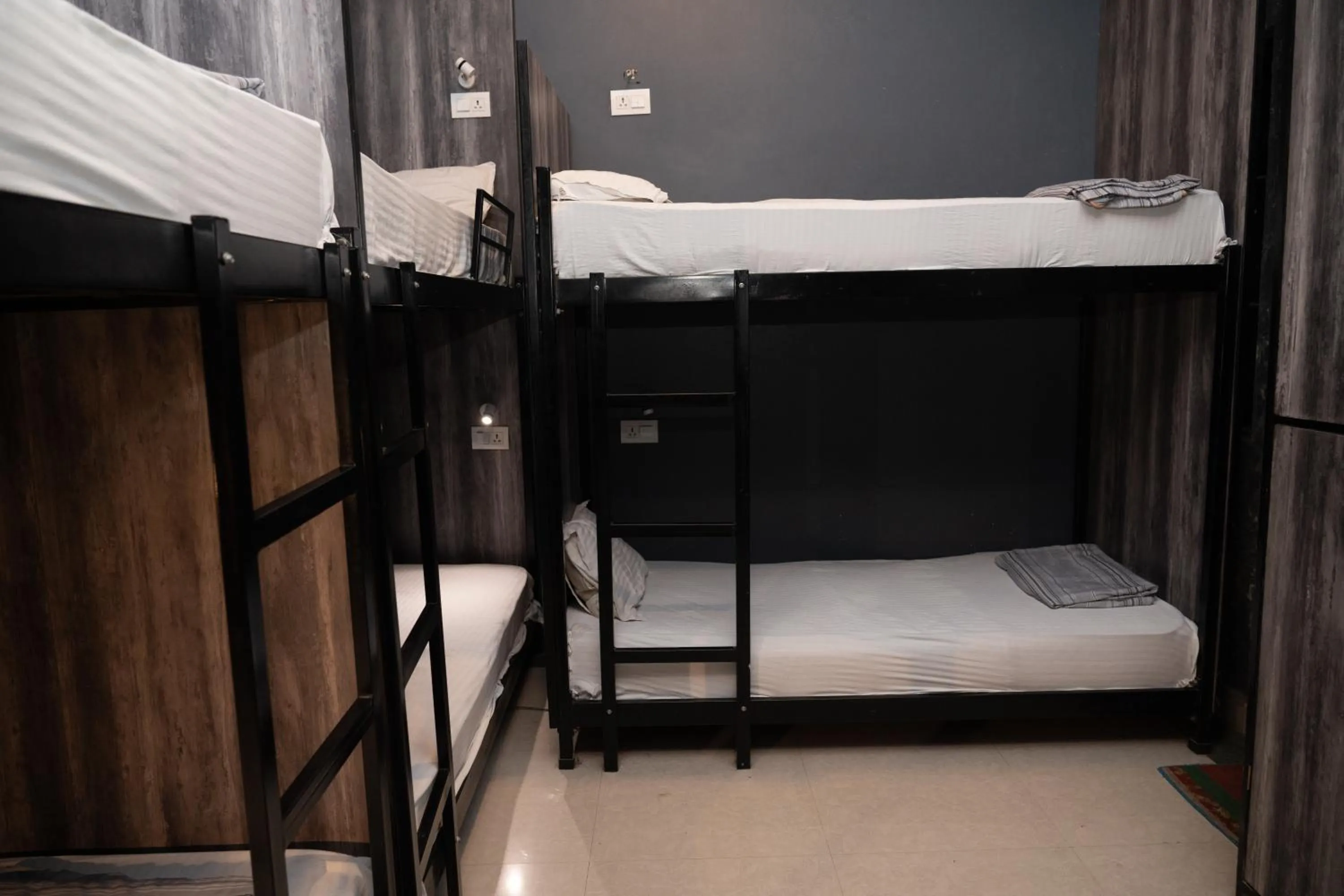 Bed in Backpackers Park Varanasi