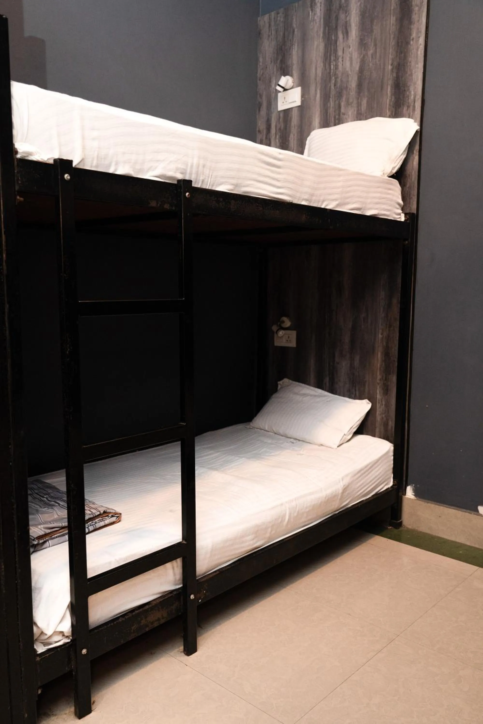 Bed in Backpackers Park Varanasi