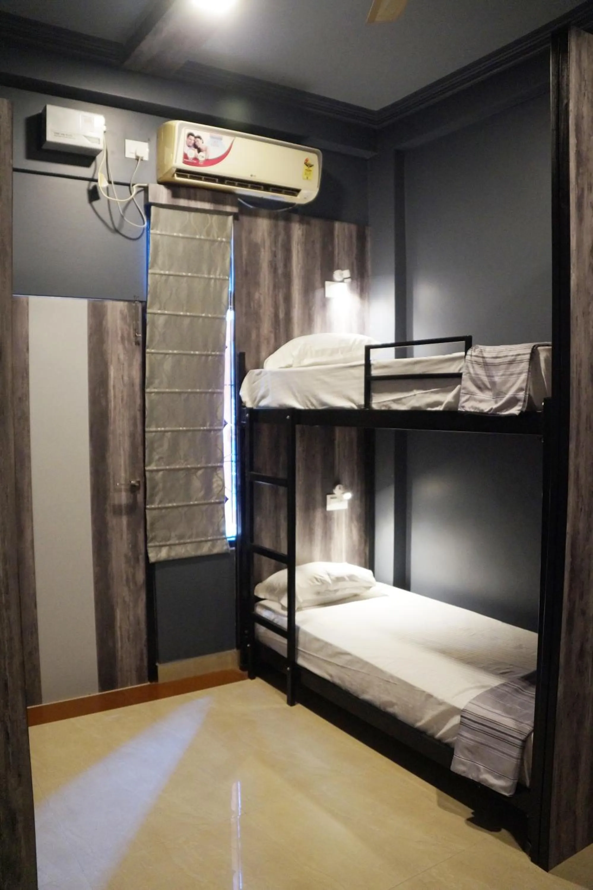 bunk bed, Bed in Backpackers Park Varanasi