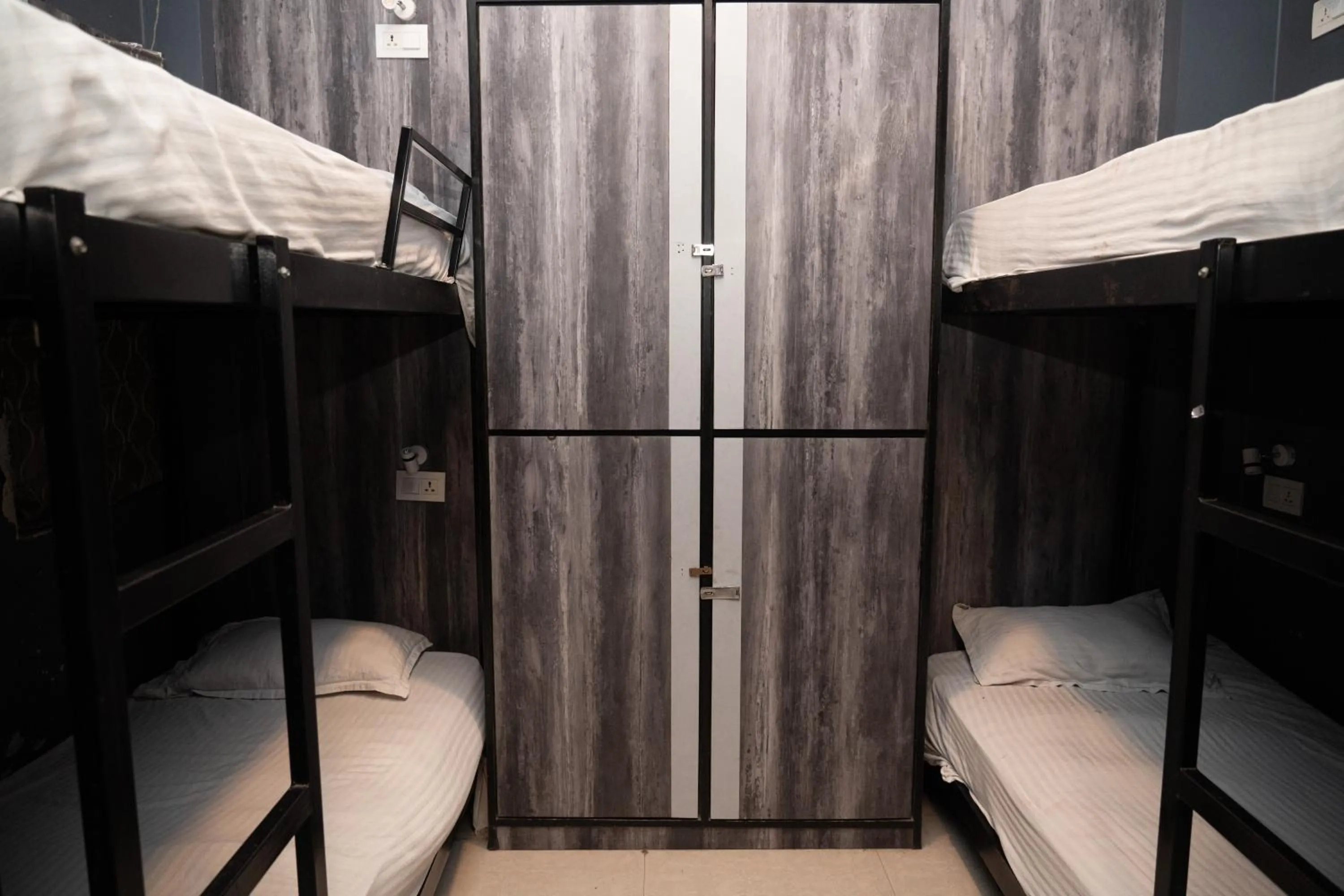 Bed in Backpackers Park Varanasi