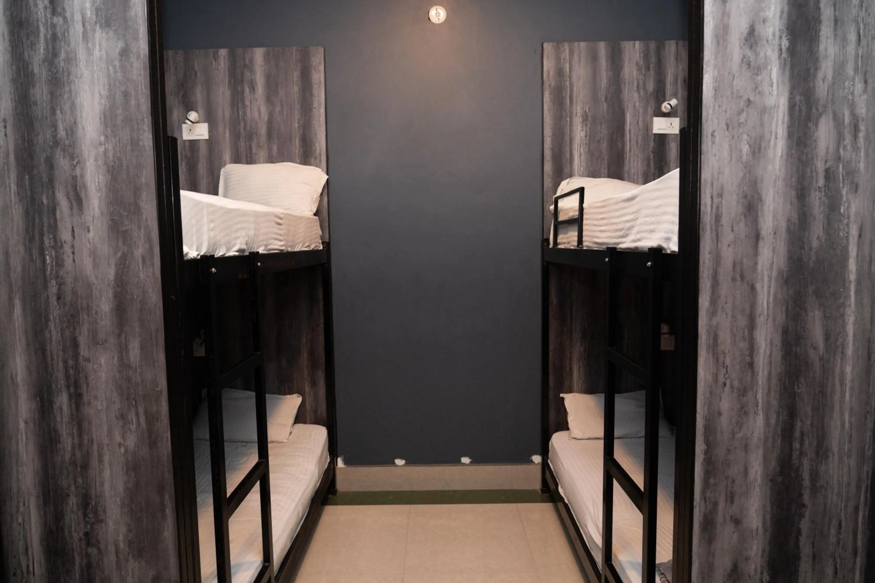 Bed in Backpackers Park Varanasi