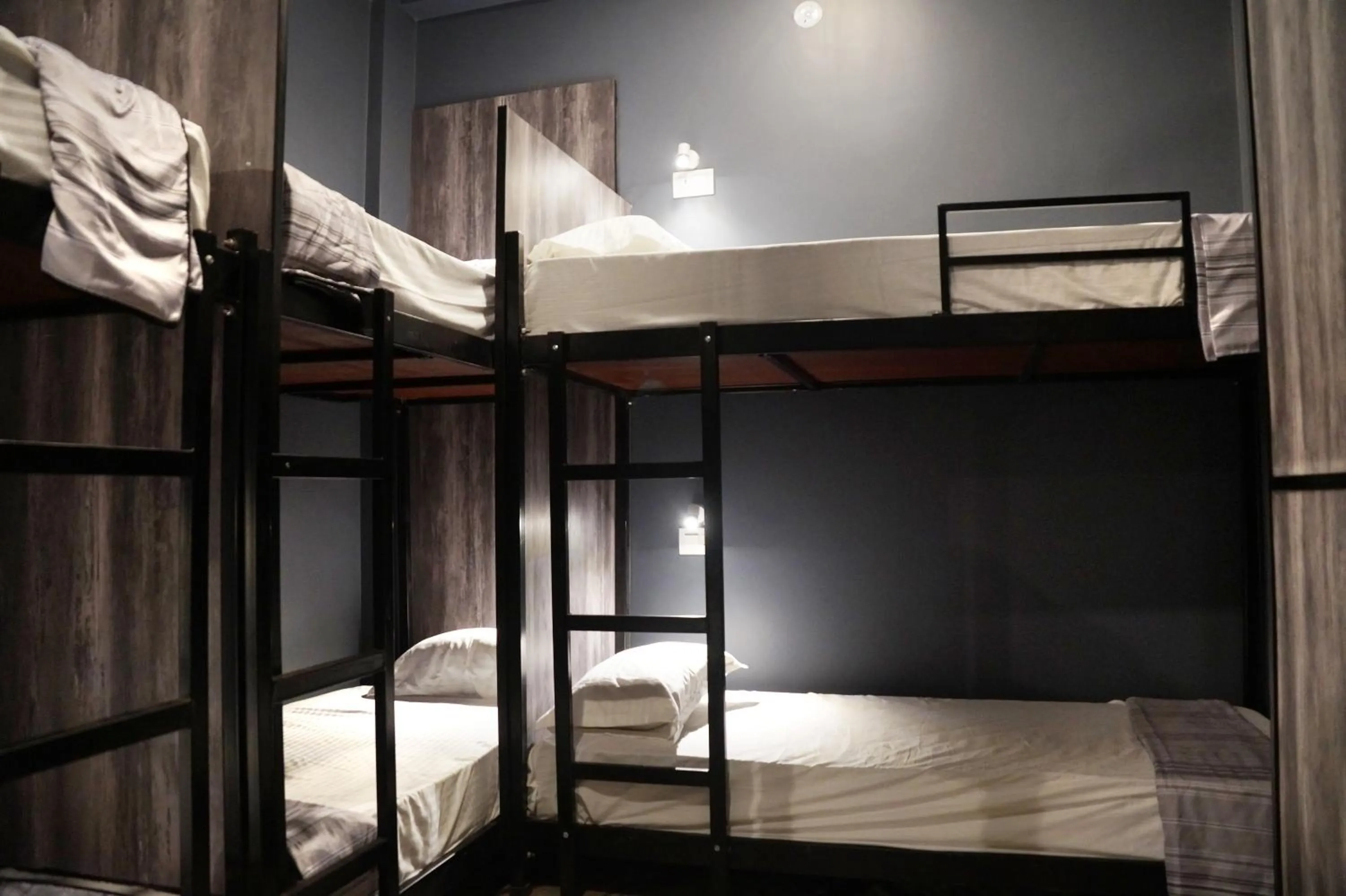 bunk bed, Bed in Backpackers Park Varanasi