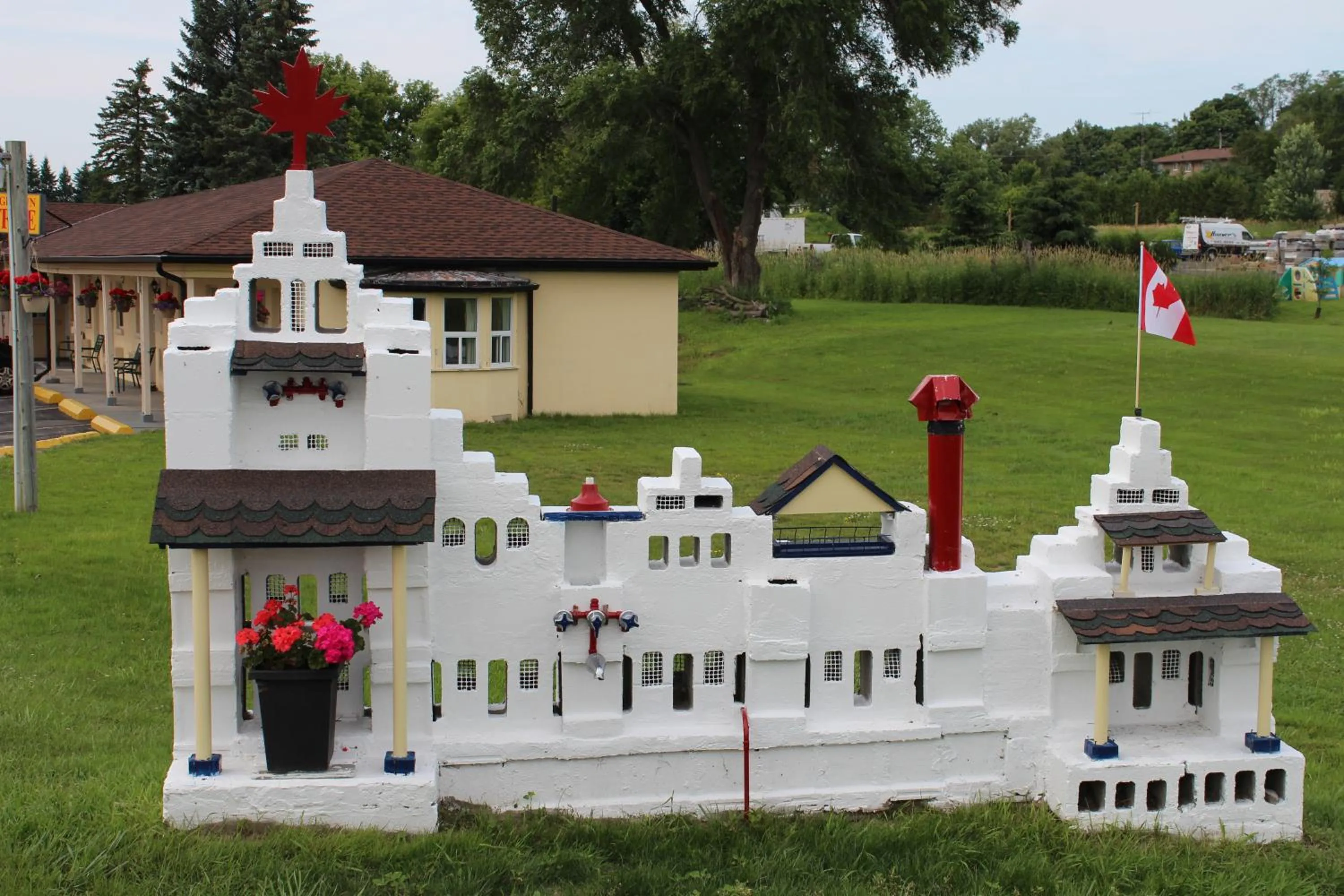 Facade/entrance in Budget Inn