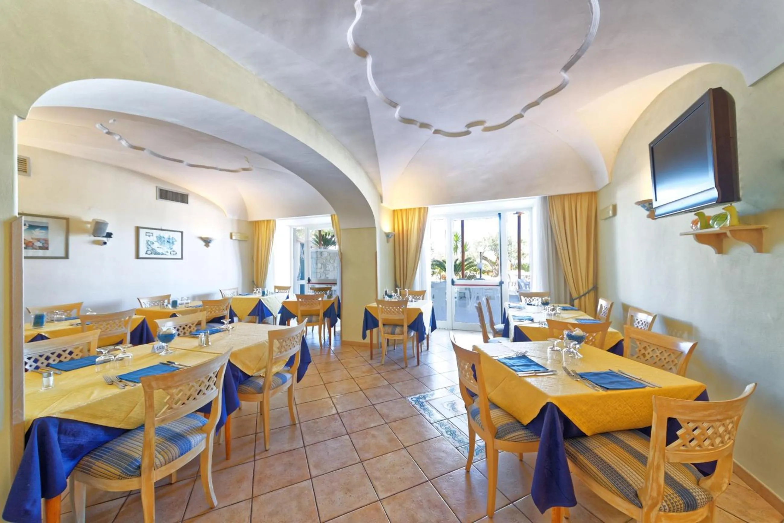 Restaurant/places to eat in Hotel Punta Imperatore
