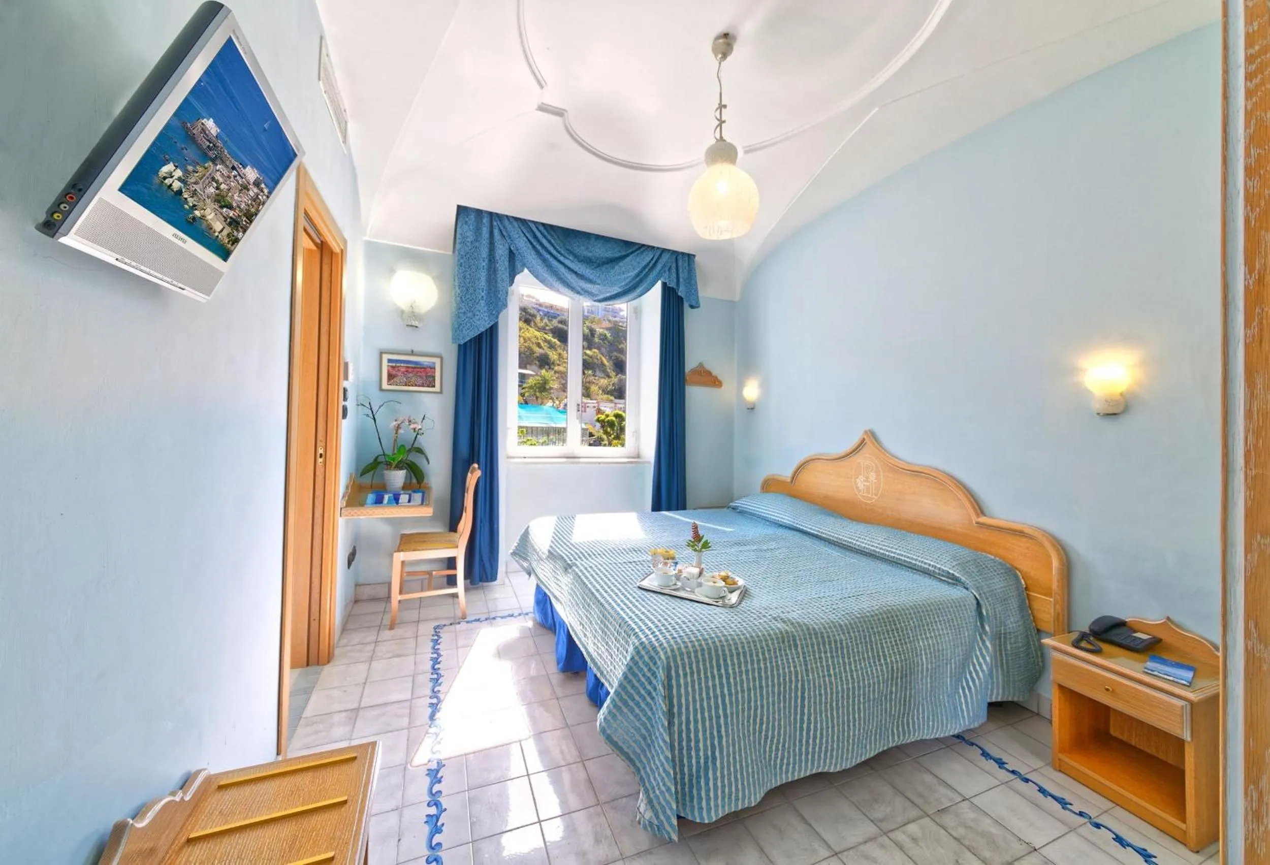 Photo of the whole room, Bed in Hotel Punta Imperatore