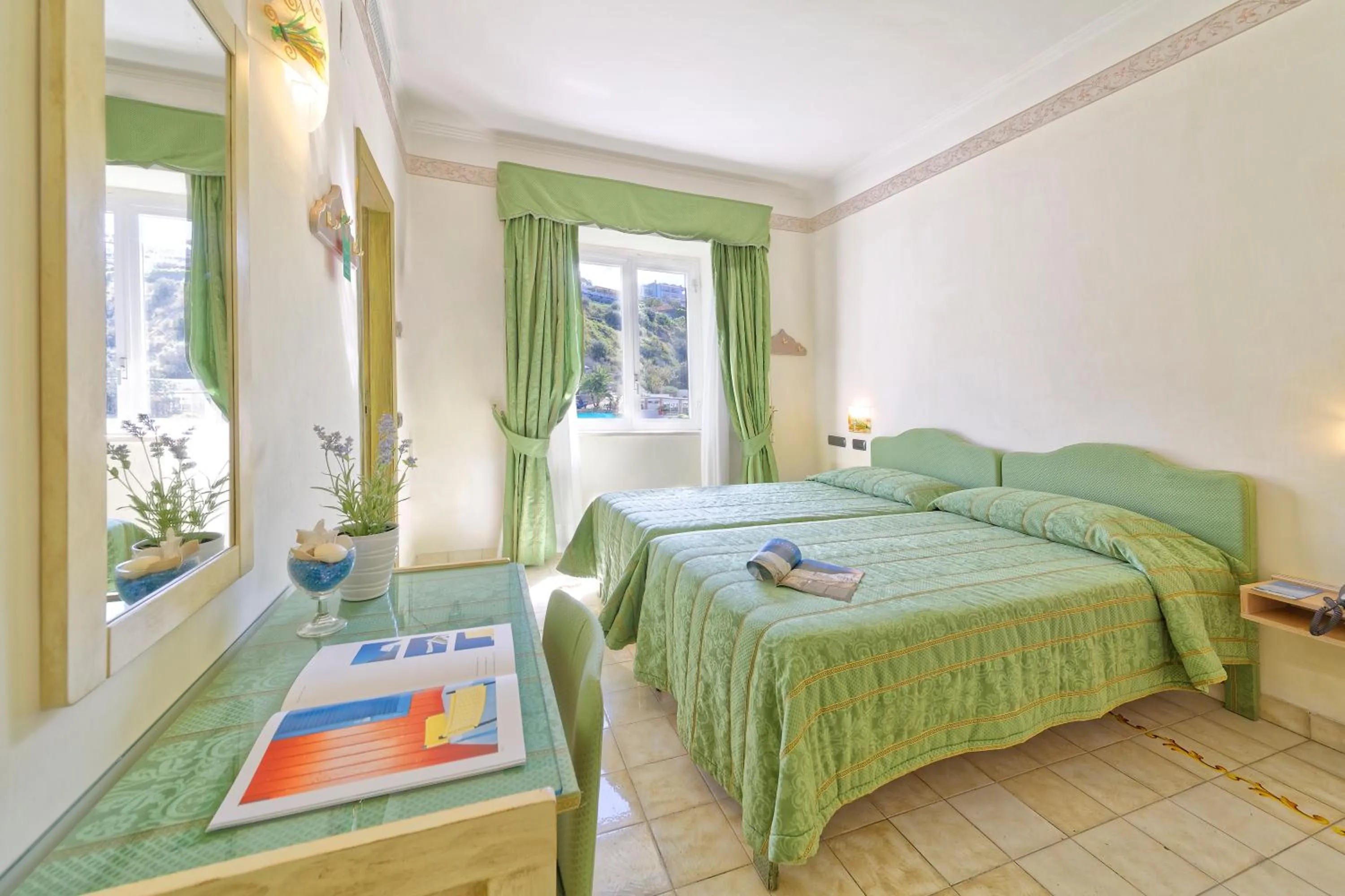 Bed in Hotel Punta Imperatore