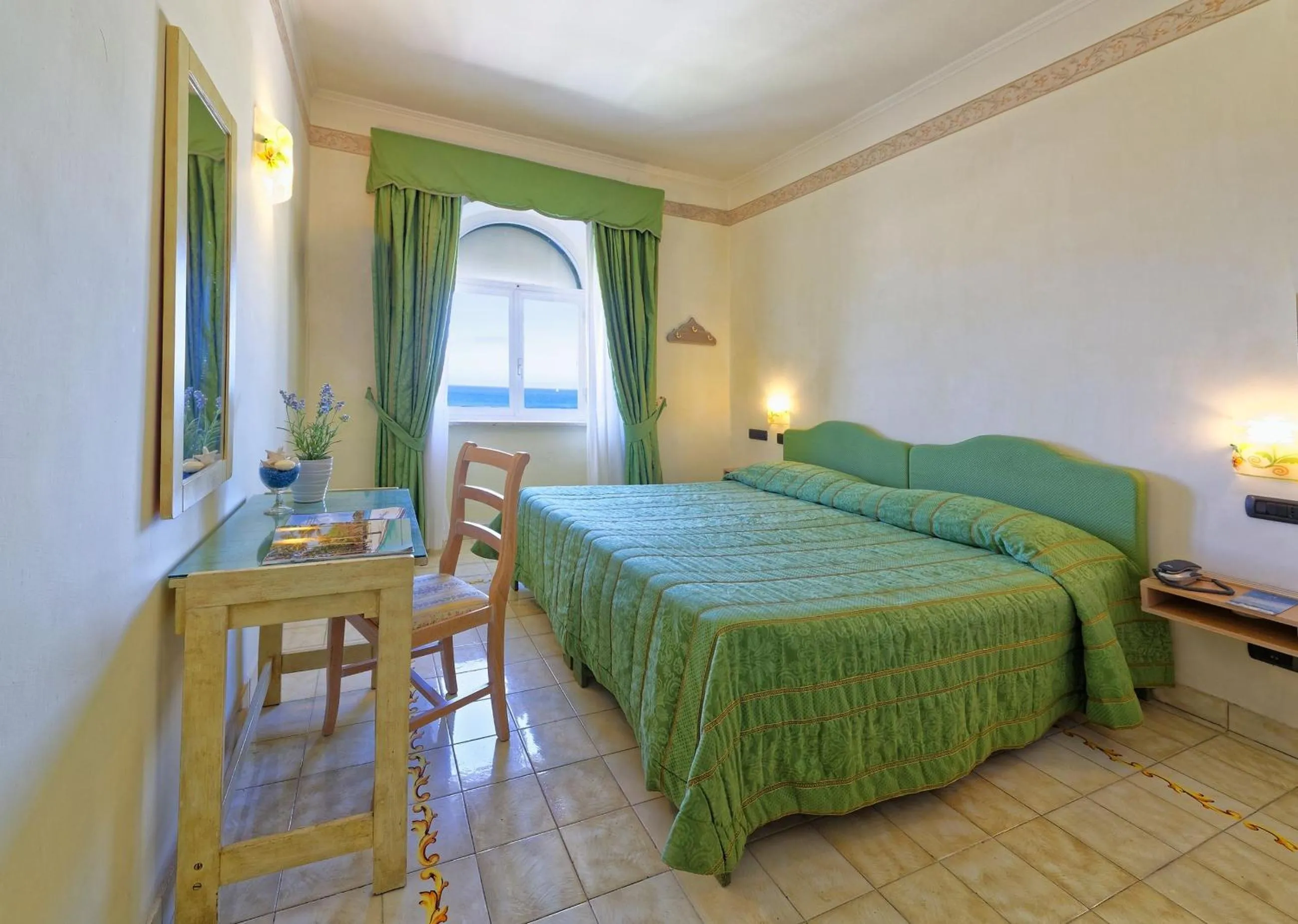 Photo of the whole room, Bed in Hotel Punta Imperatore