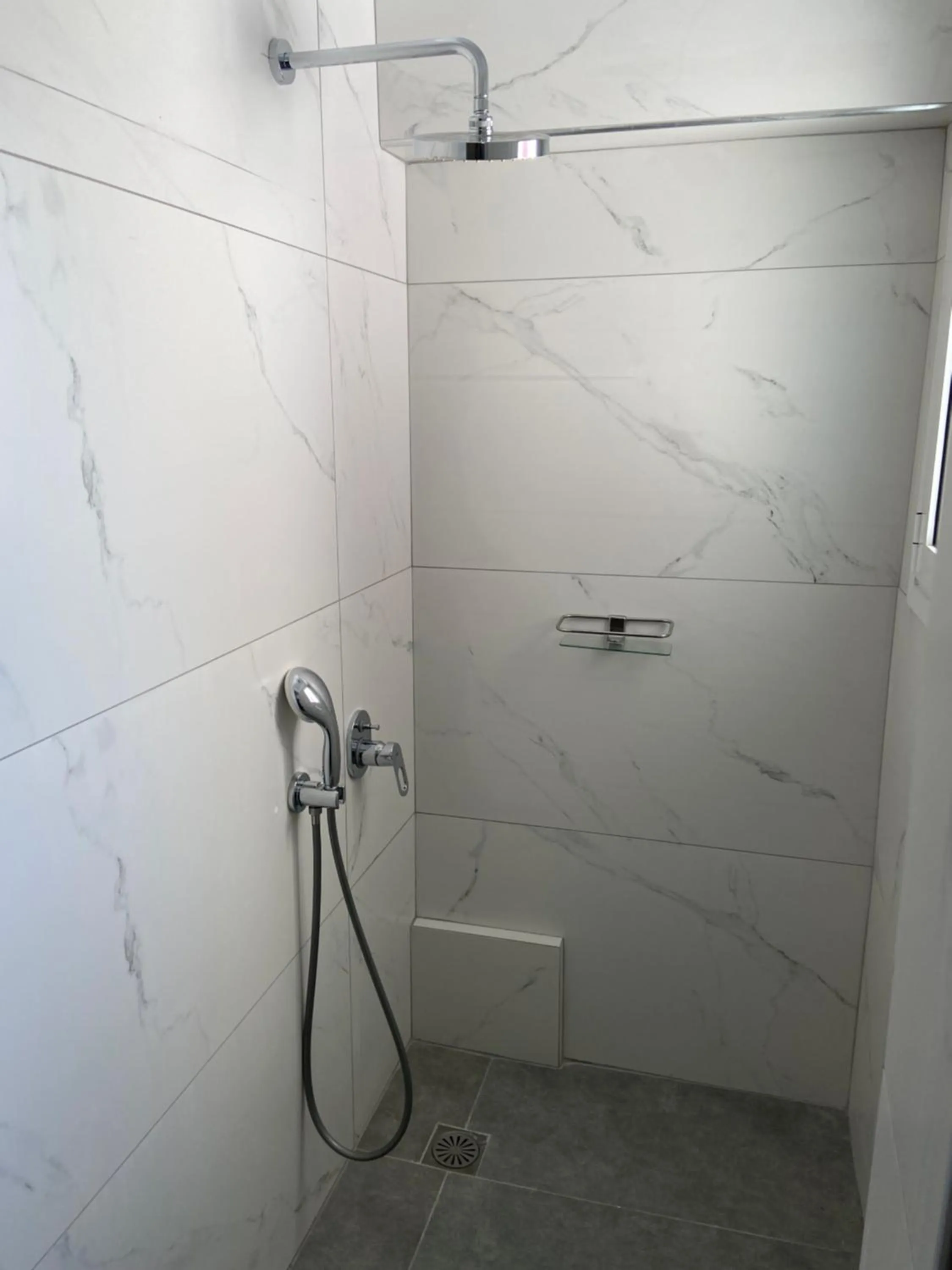 Shower in Connect Suites