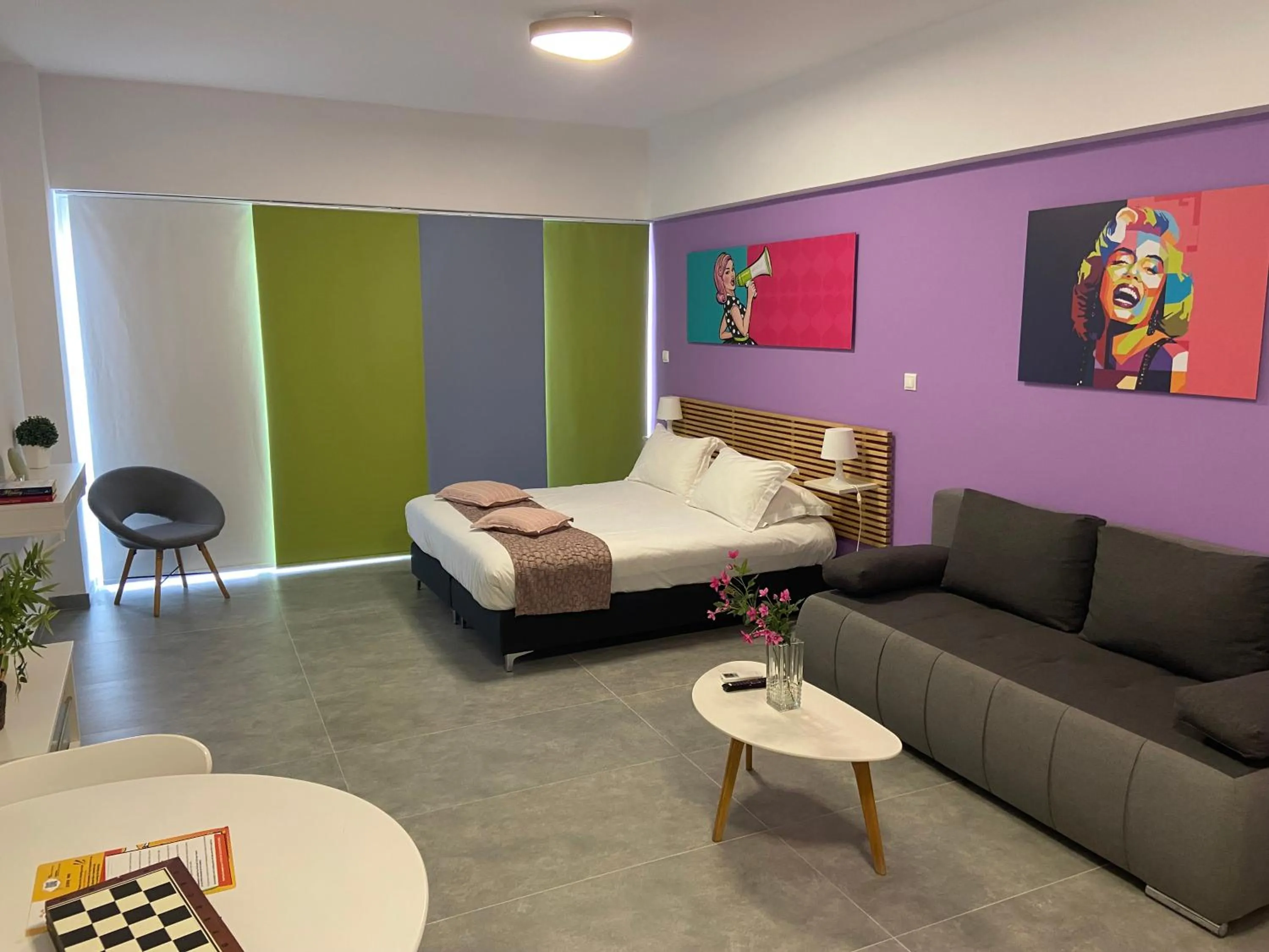 Photo of the whole room in Connect Suites