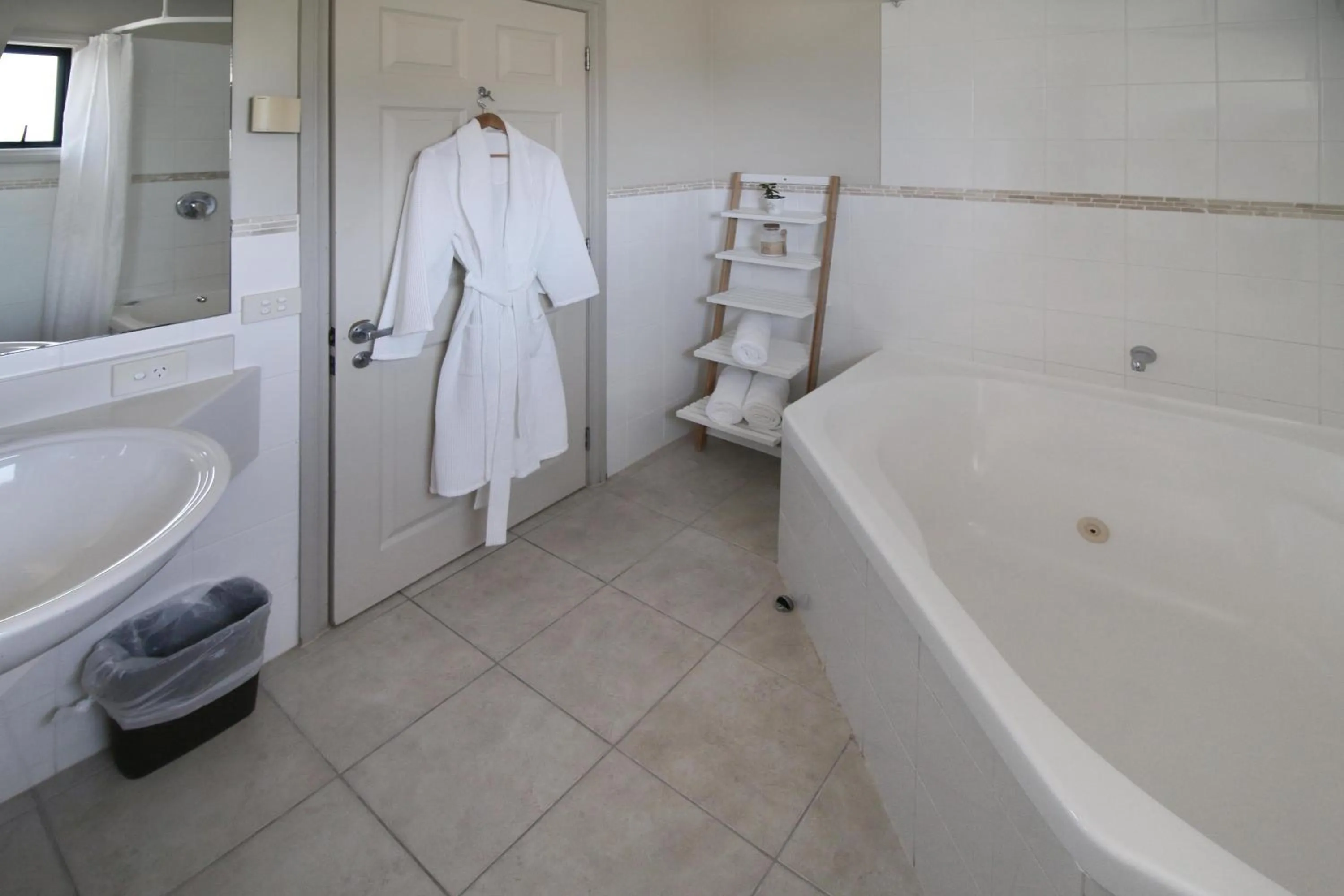 Shower in Whangaparaoa Lodge