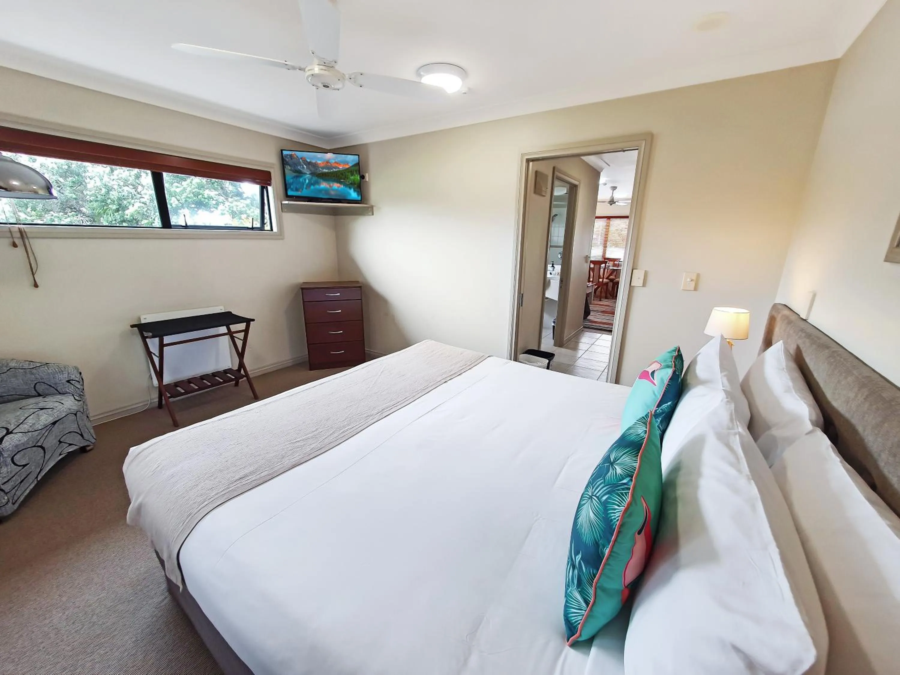 Bed in Whangaparaoa Lodge