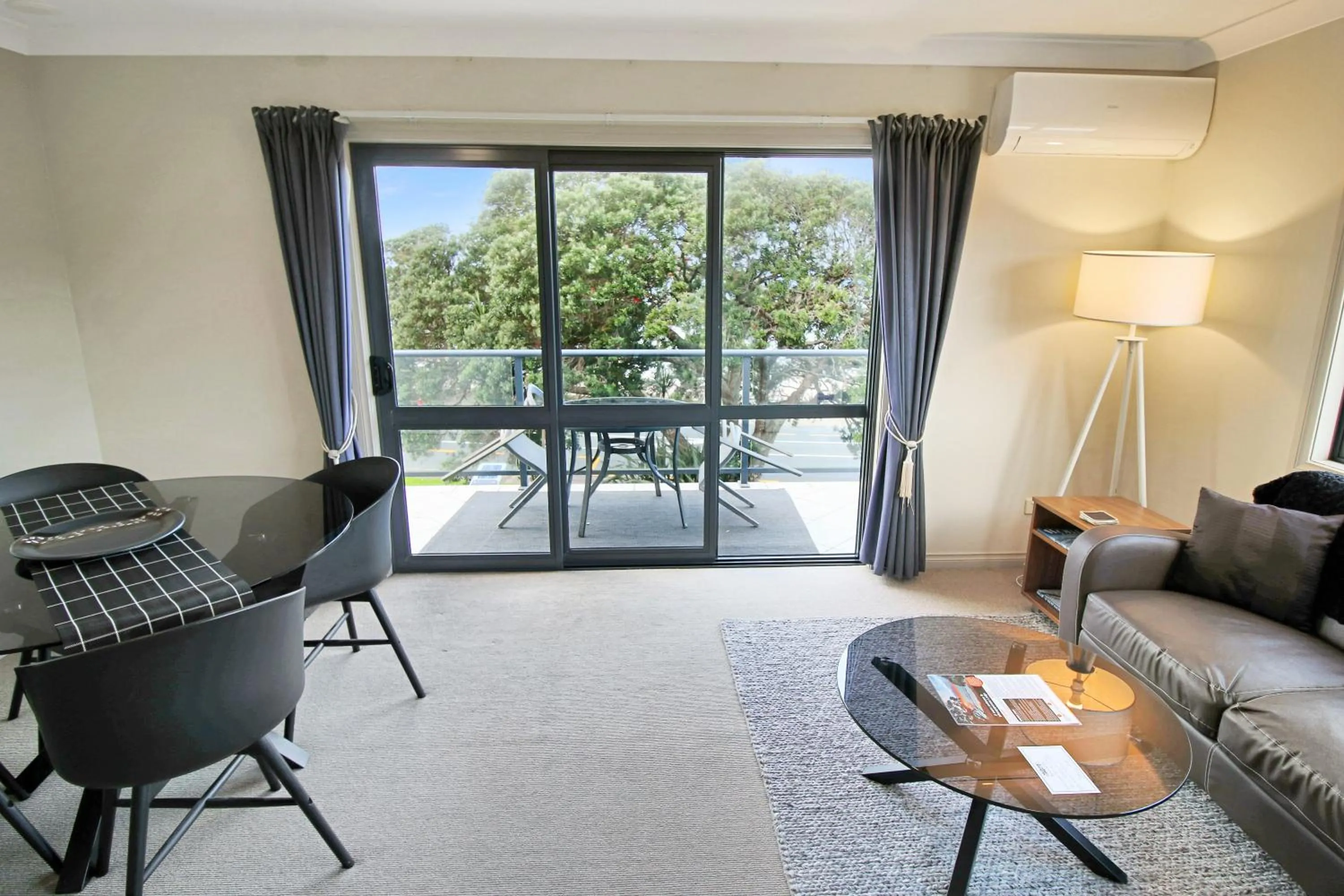 Patio in Whangaparaoa Lodge