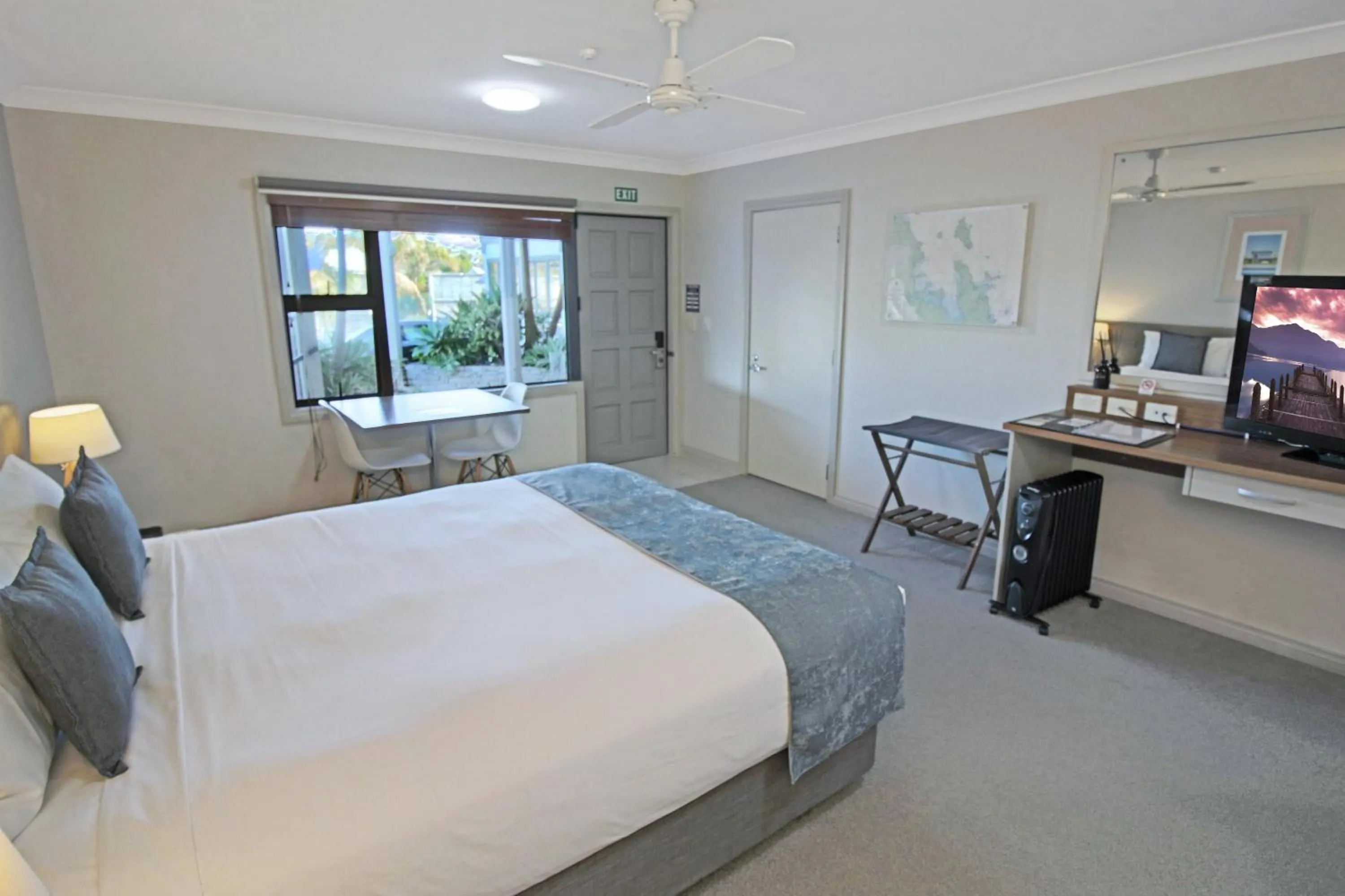 Bed in Whangaparaoa Lodge