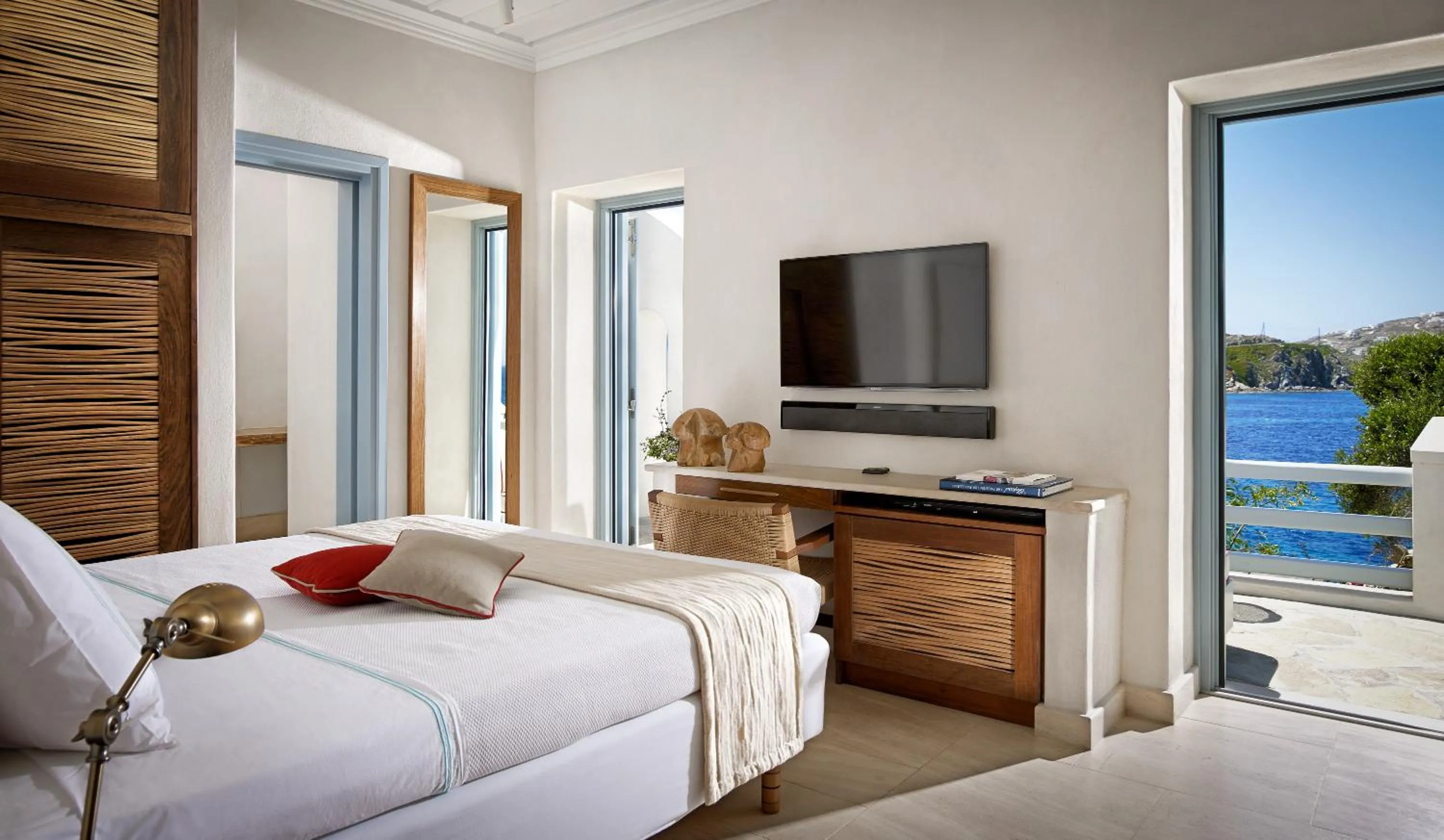 Bed in Belvedere Mykonos - Waterfront Villa & Suites - The Leading Hotels of the World