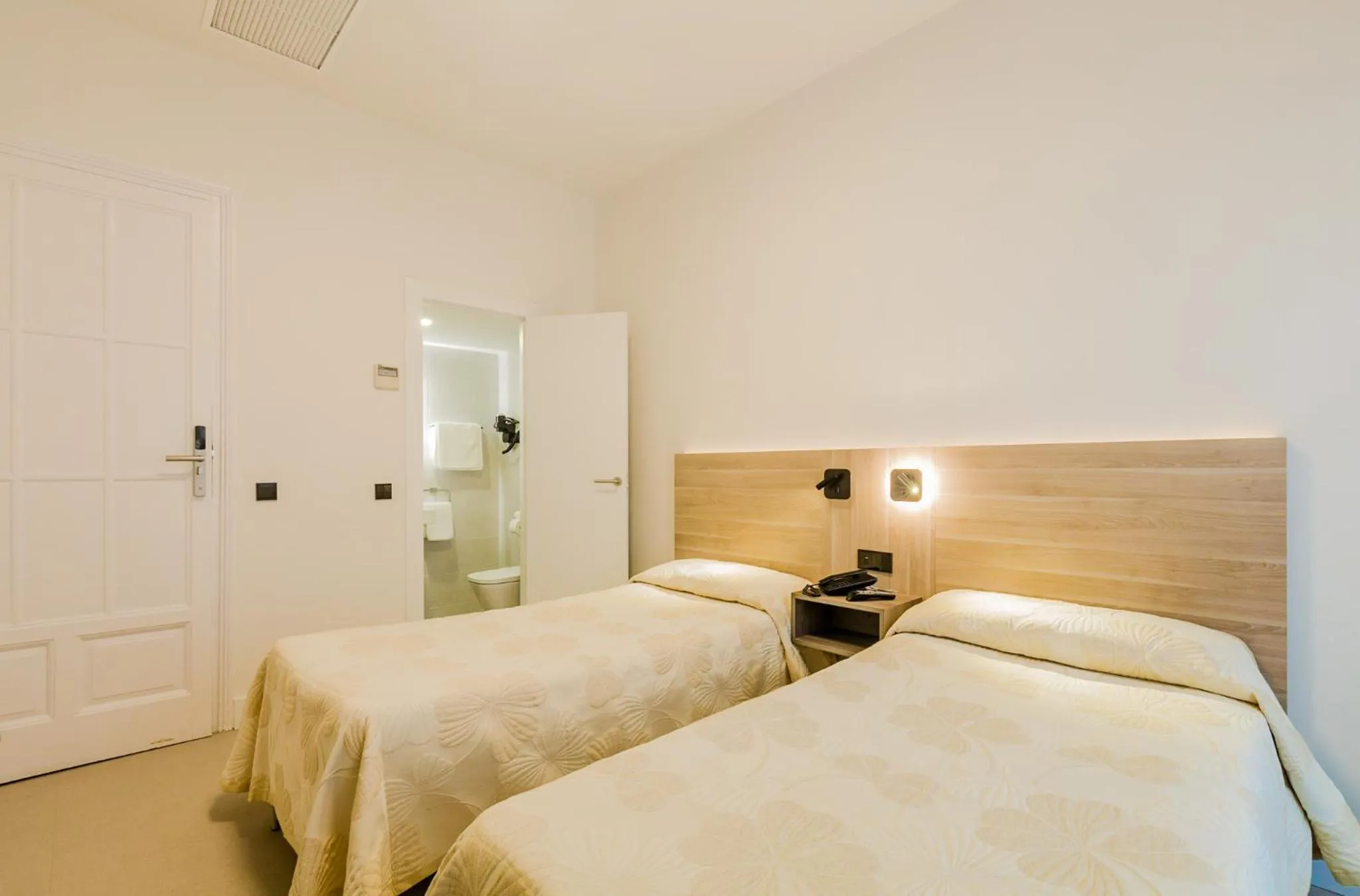 Bed in Hostal Excelsior