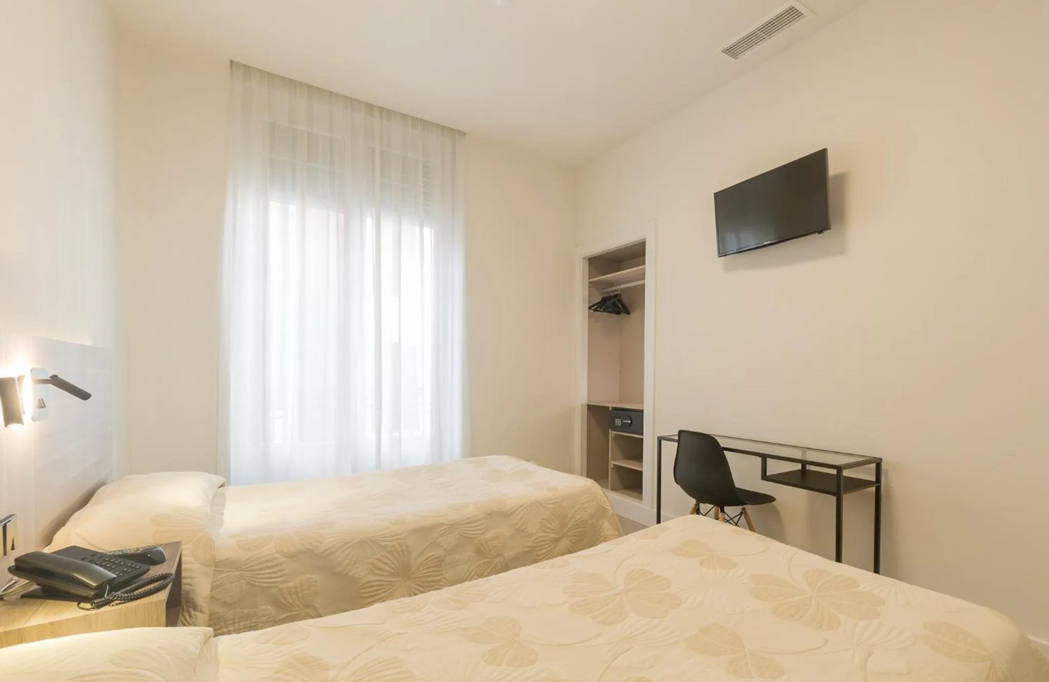 Bed in Hostal Excelsior