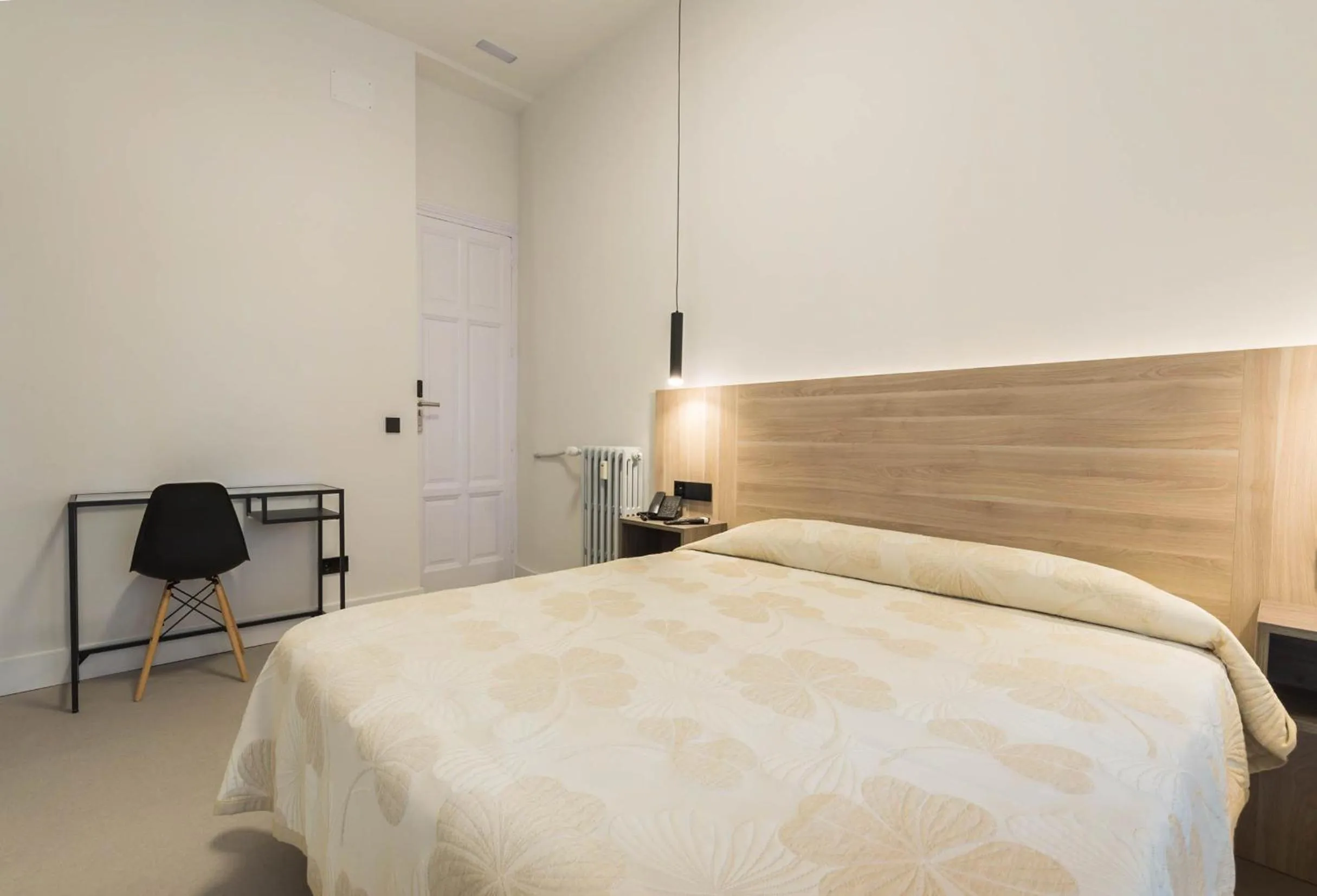 Bed in Hostal Excelsior