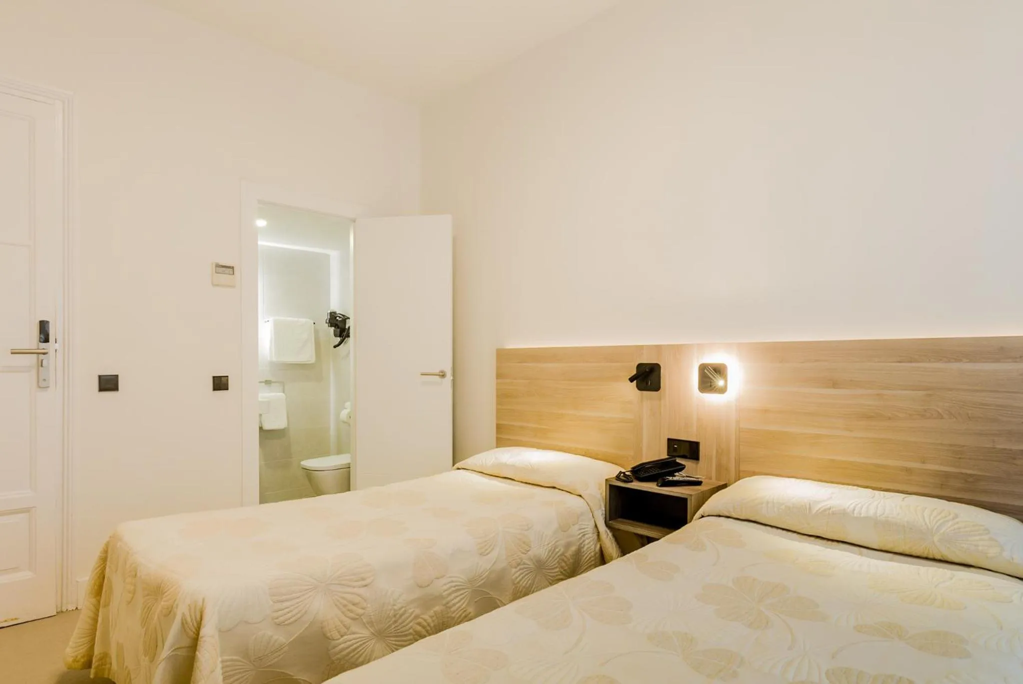 Bed in Hostal Excelsior