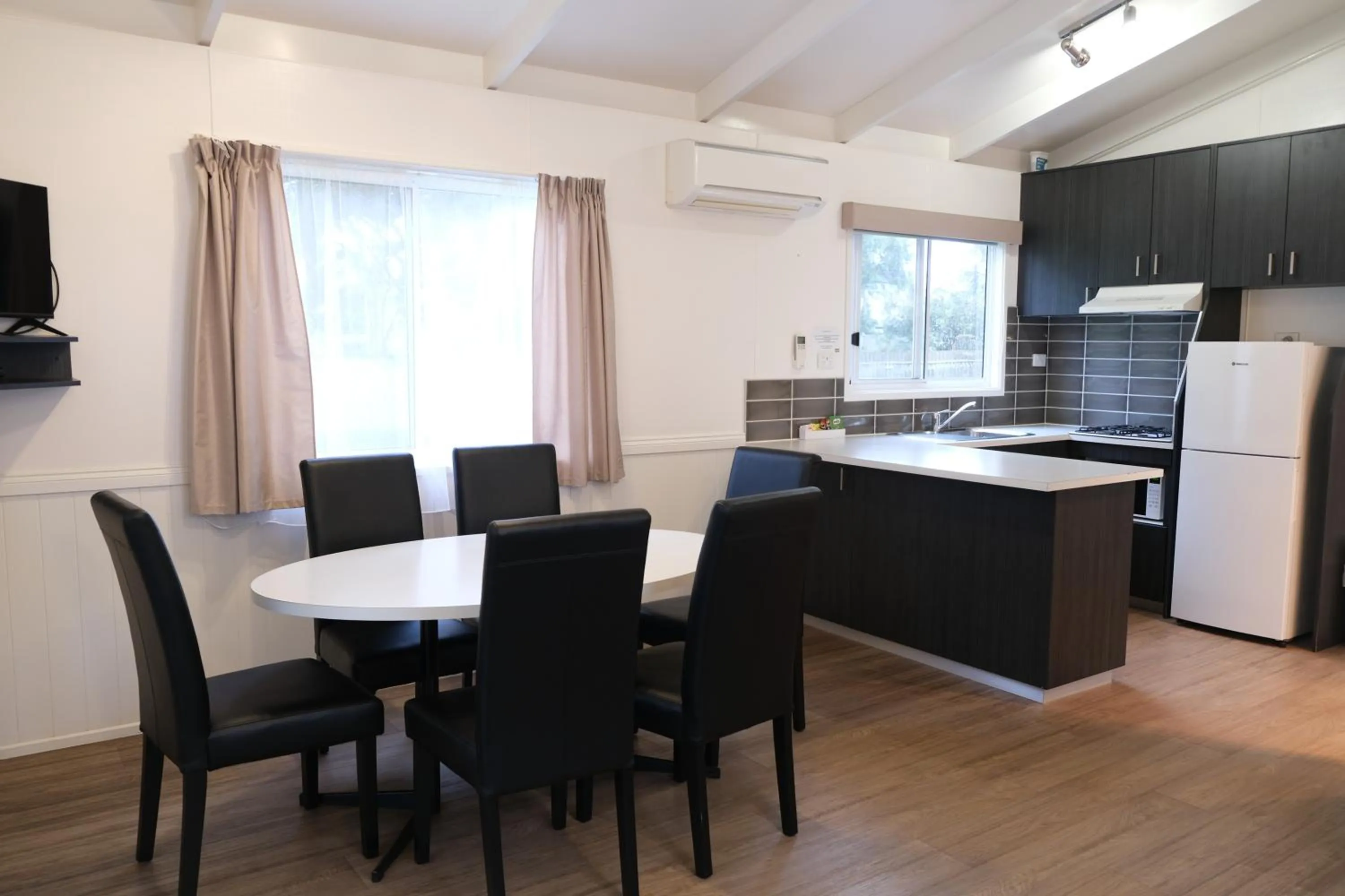 Dining area in Kaloha Holiday Resort Phillip Island
