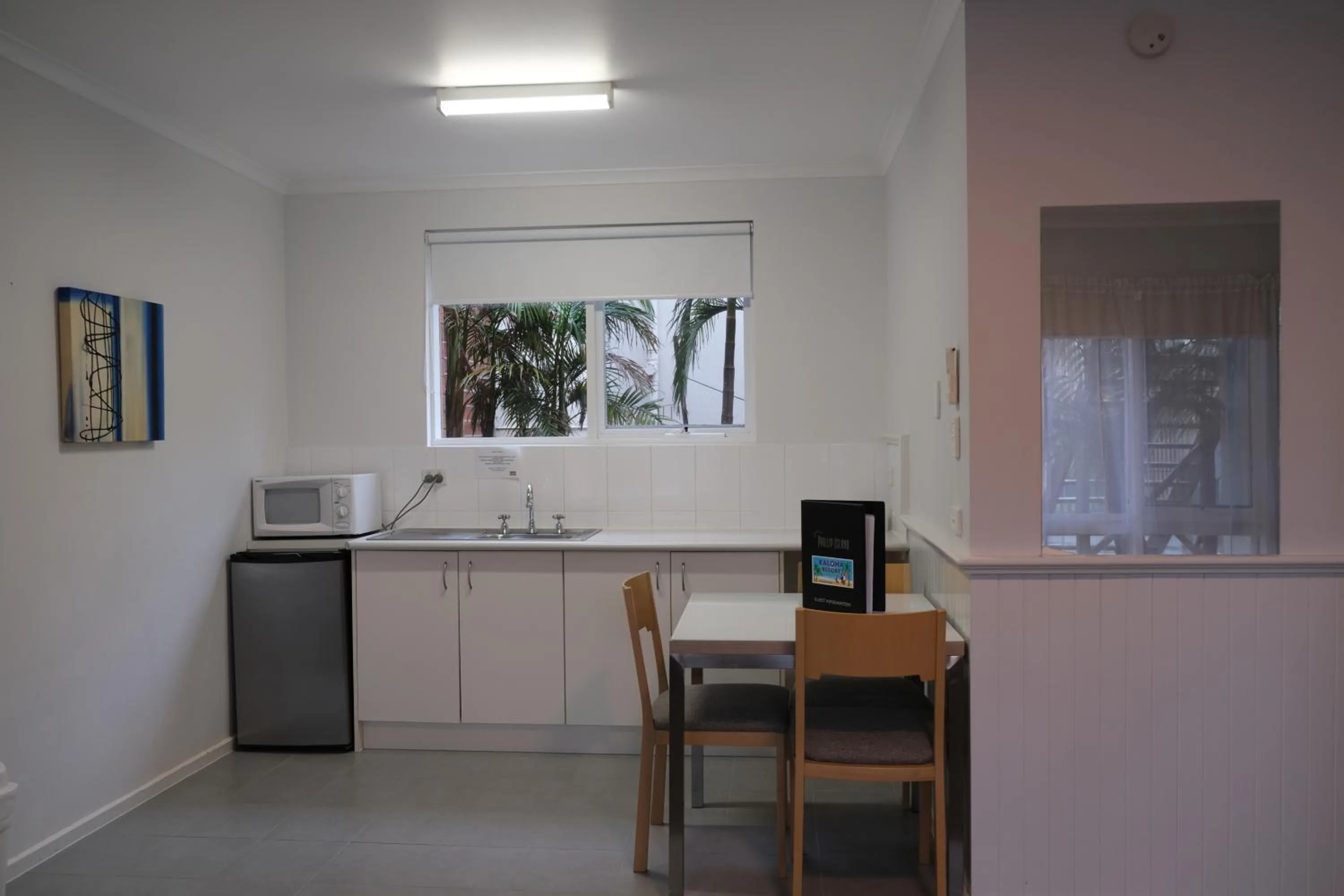 Kitchen or kitchenette in Kaloha Holiday Resort Phillip Island
