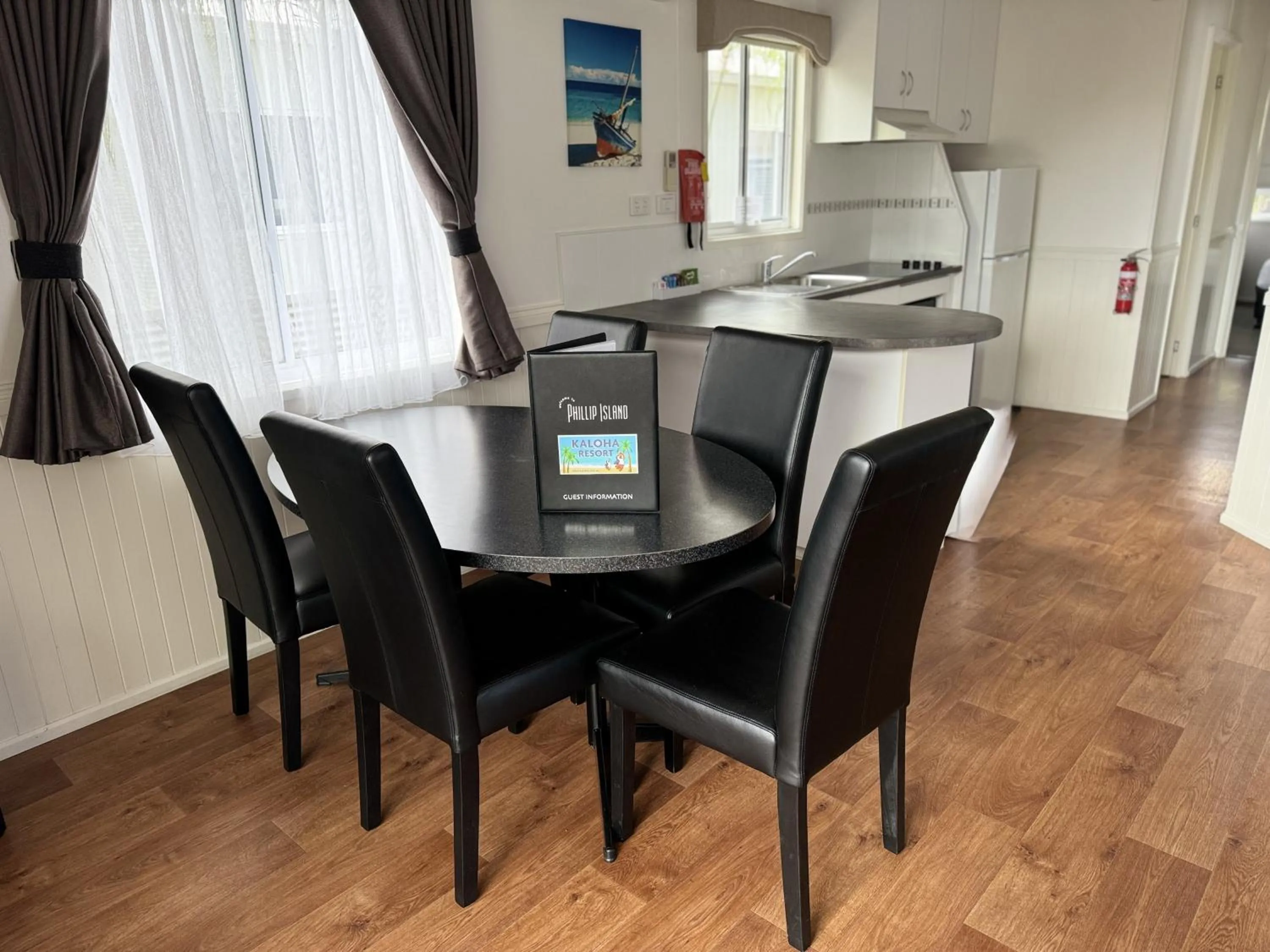 Kitchen or kitchenette in Kaloha Holiday Resort Phillip Island