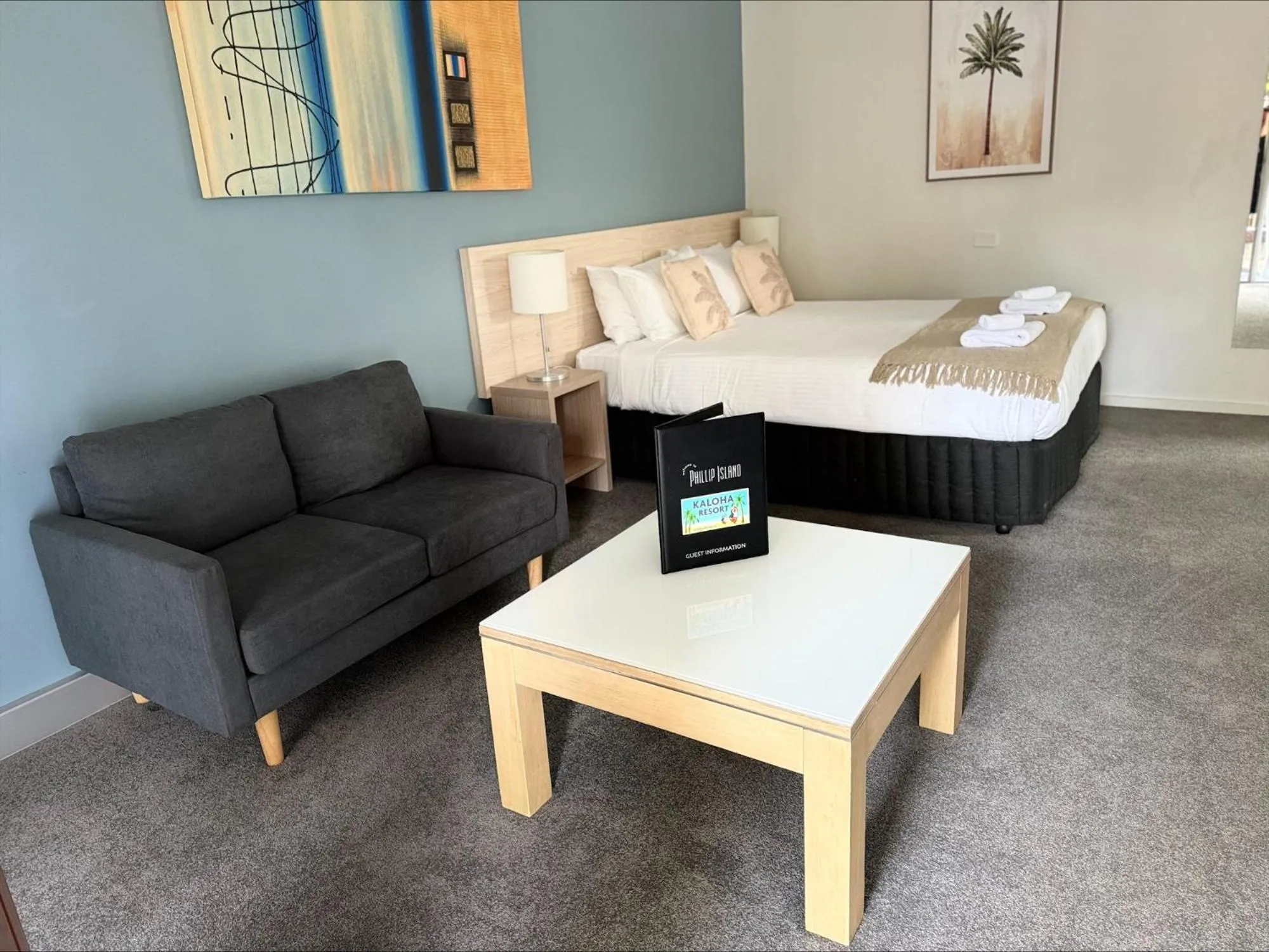 Seating area, Bed in Kaloha Holiday Resort Phillip Island