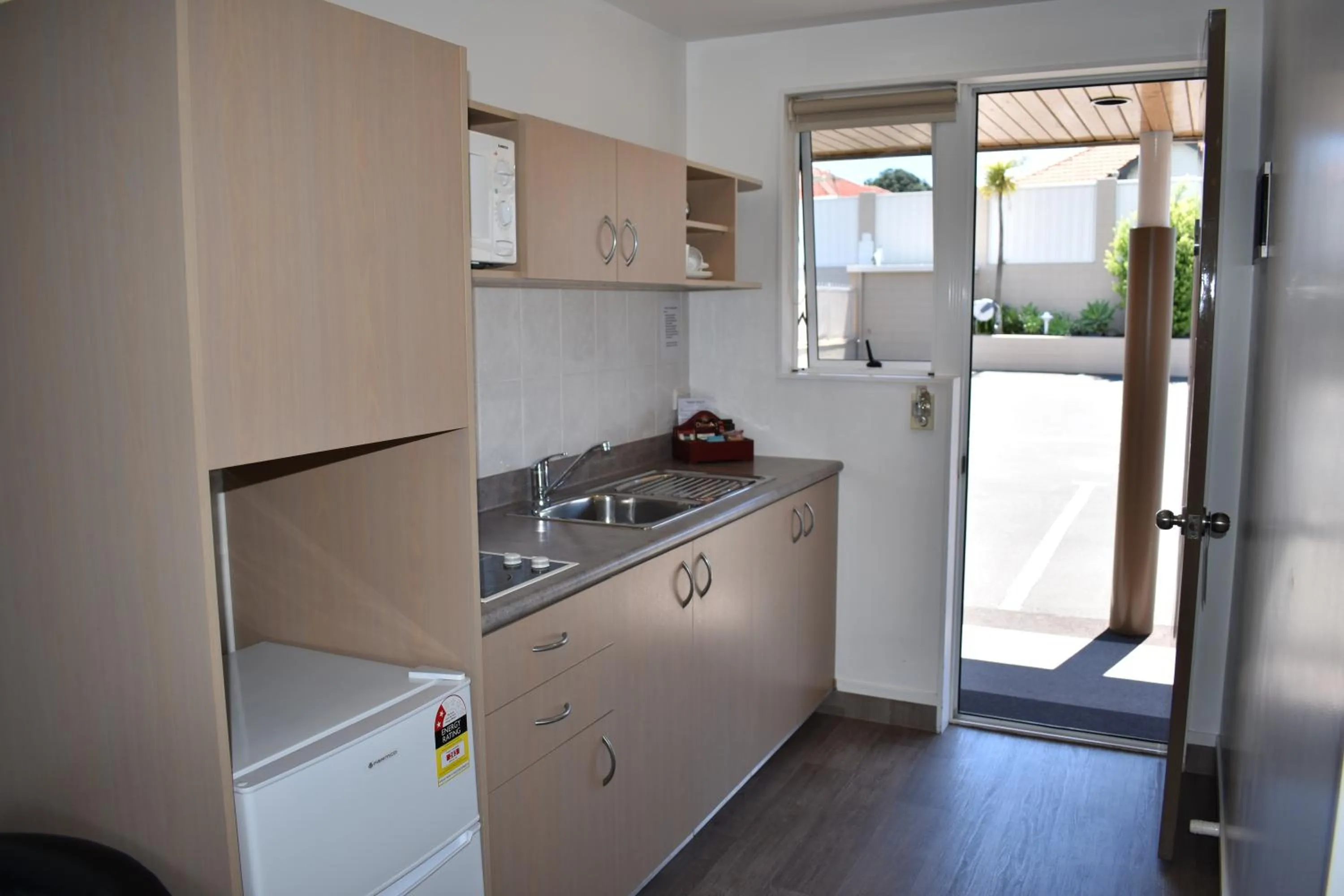 Kitchen or kitchenette in Baywatch Motor Inn