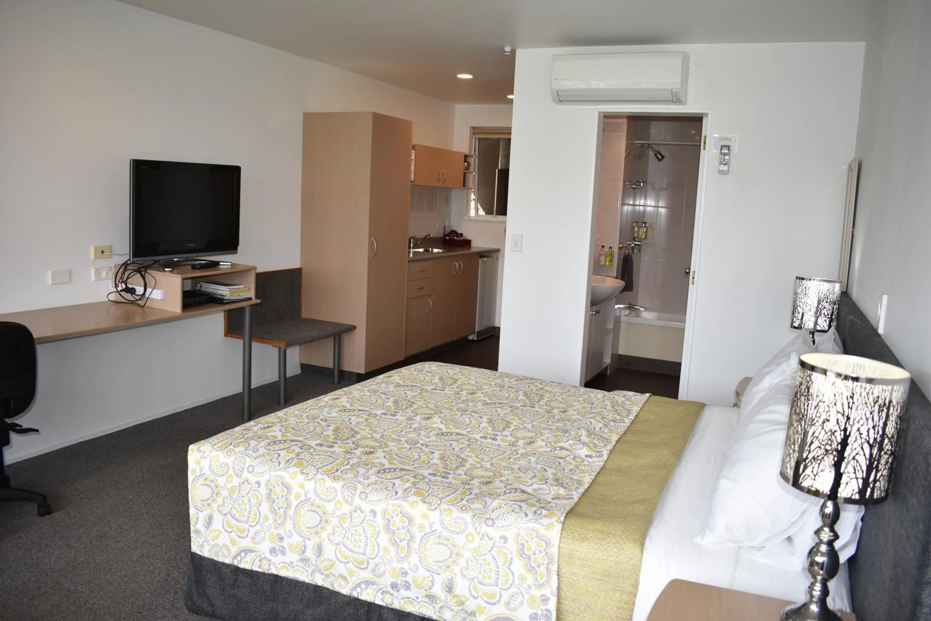 Queen Studio in Baywatch Motor Inn