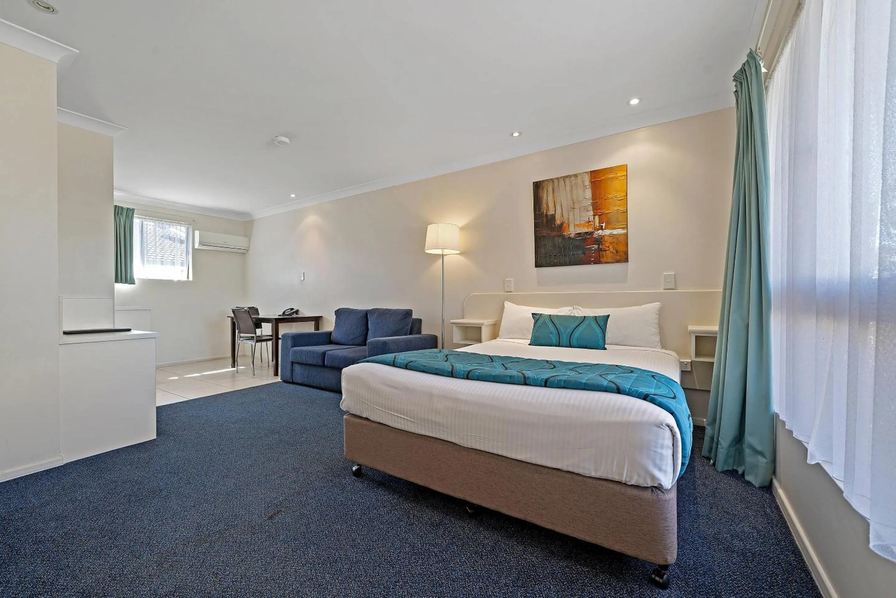 Bedroom, Bed in Comfort Inn Glenfield