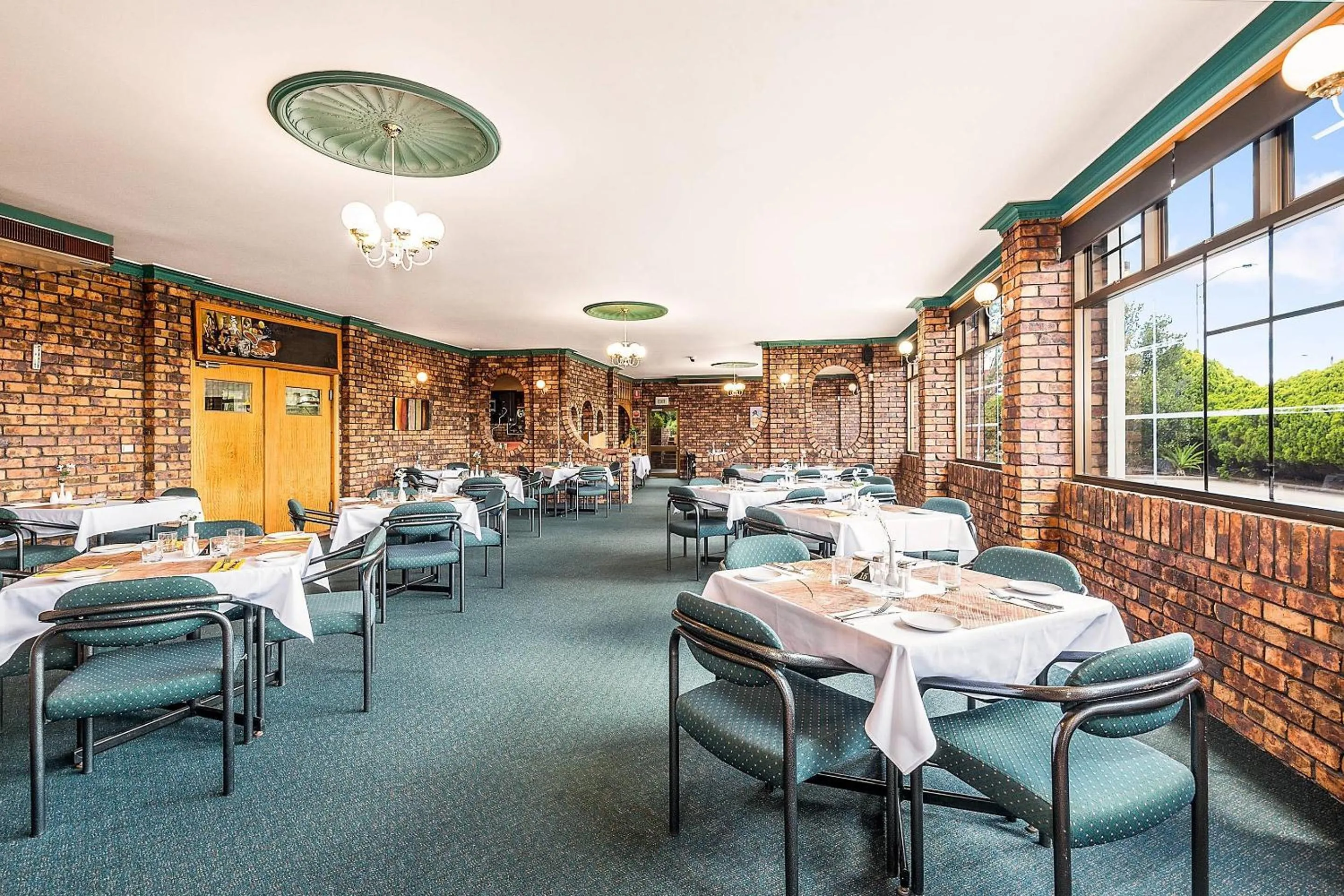 Restaurant/places to eat in Comfort Inn Glenfield