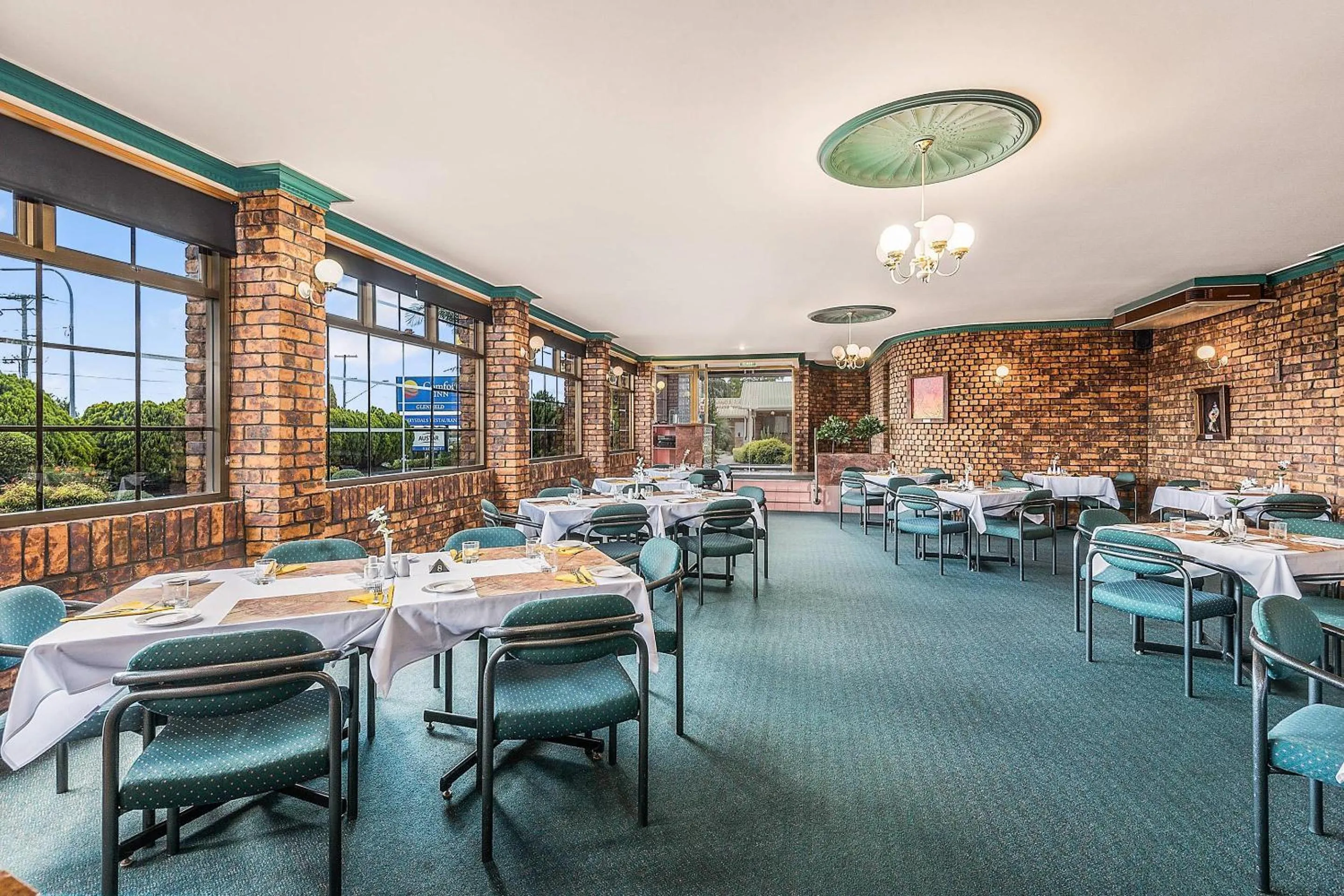 Restaurant/places to eat in Comfort Inn Glenfield